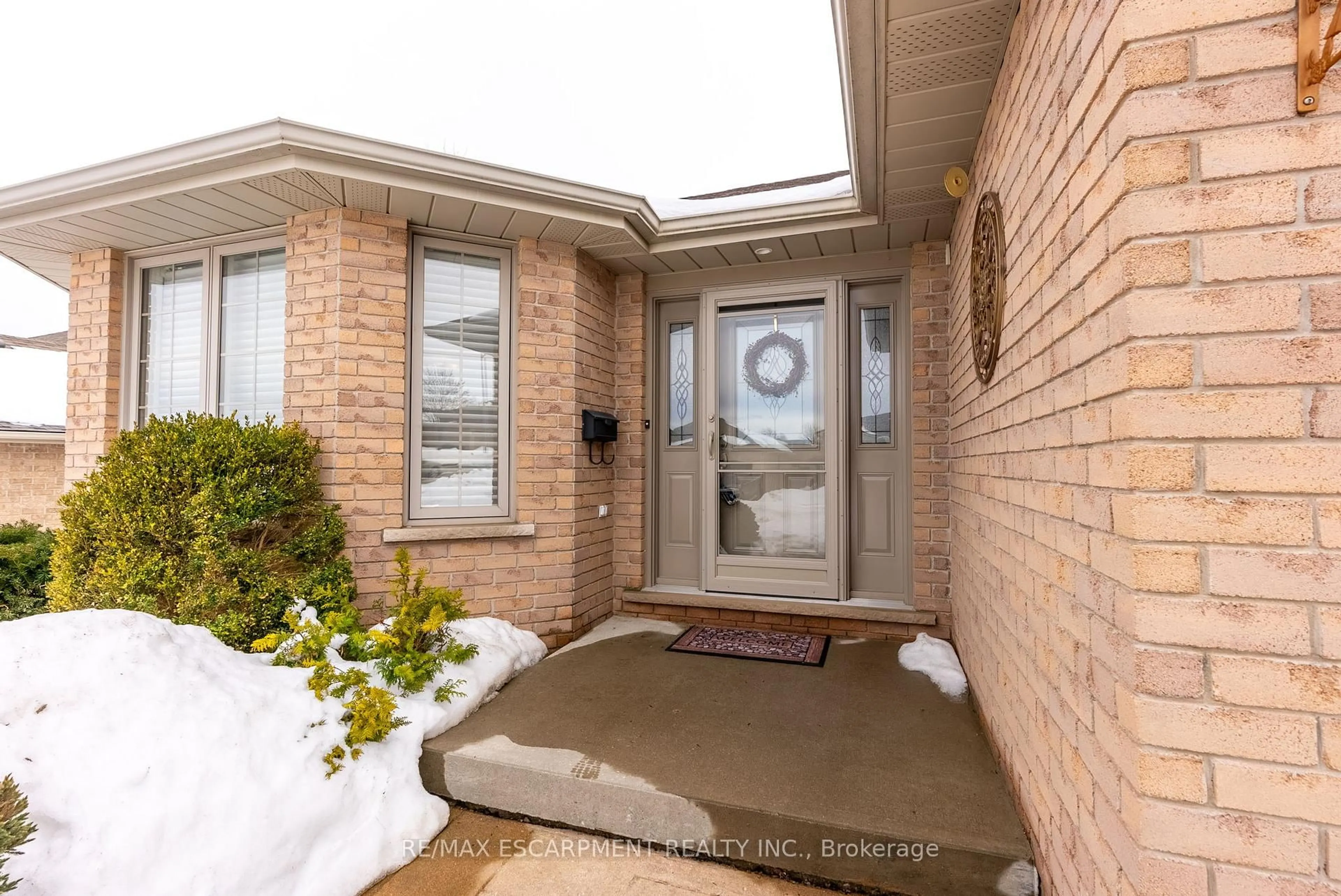 Indoor entryway for 22 MANSFIELD Dr, Brant Ontario N0E 1N0