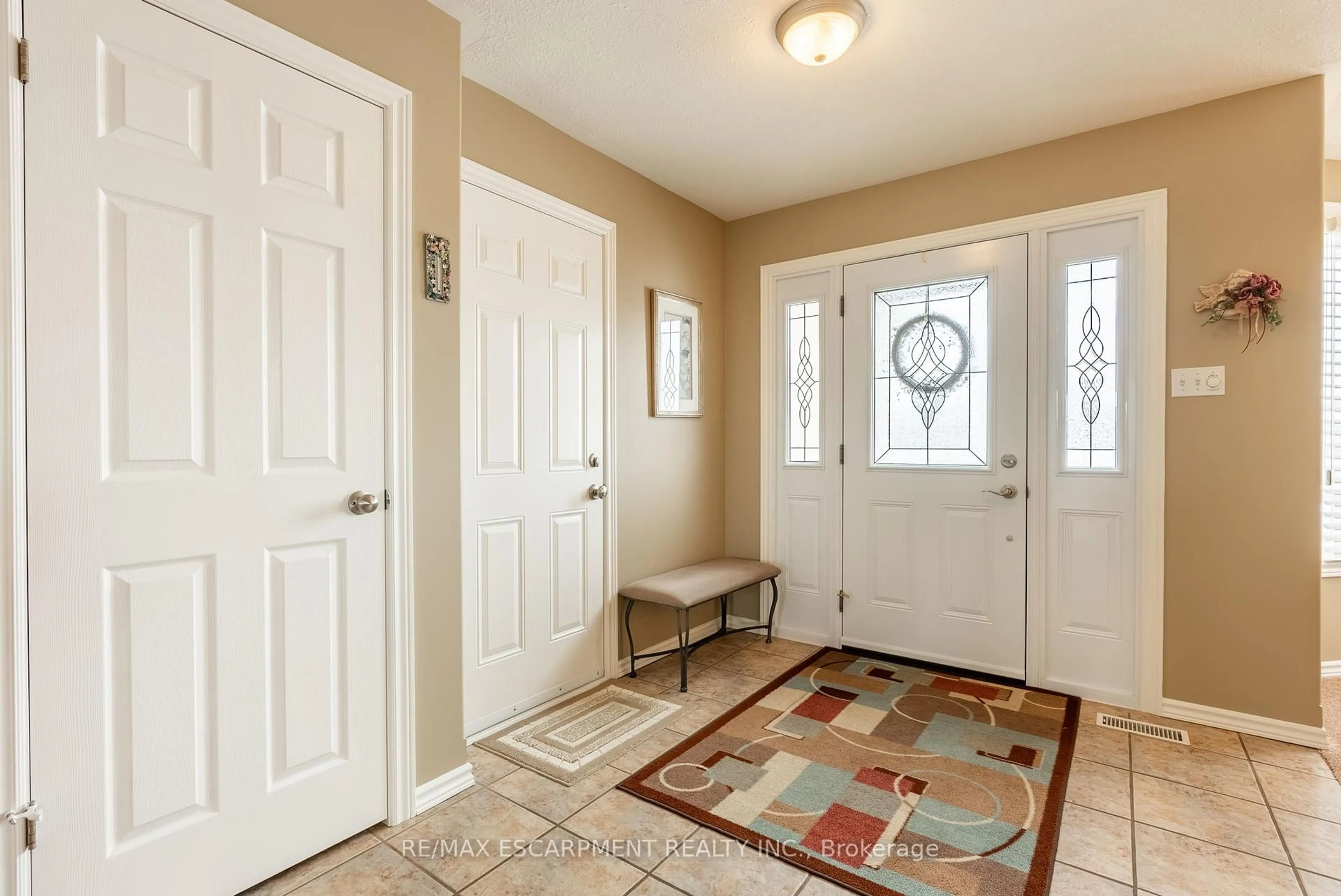 Indoor entryway for 22 MANSFIELD Dr, Brant Ontario N0E 1N0