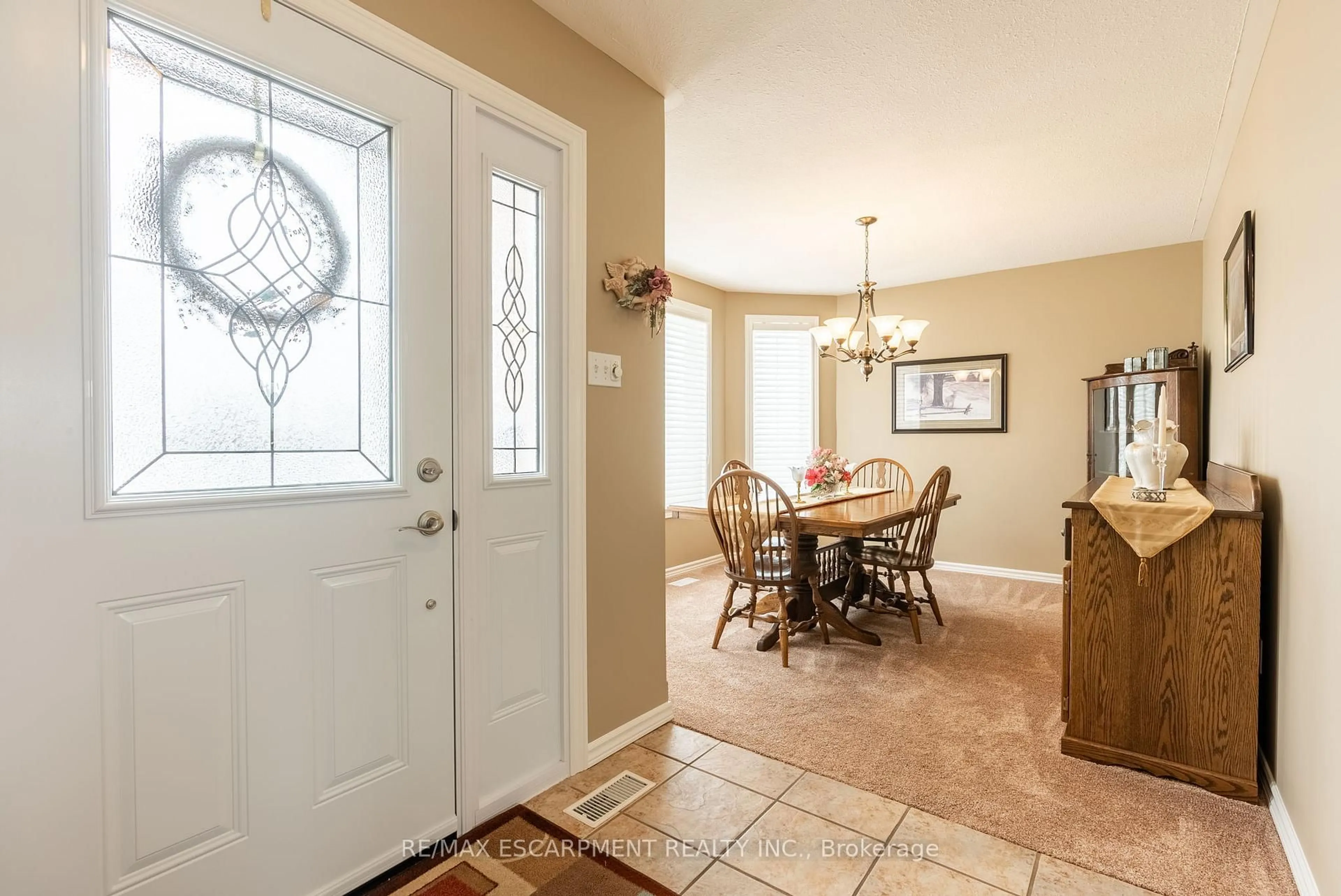 Indoor entryway for 22 MANSFIELD Dr, Brant Ontario N0E 1N0