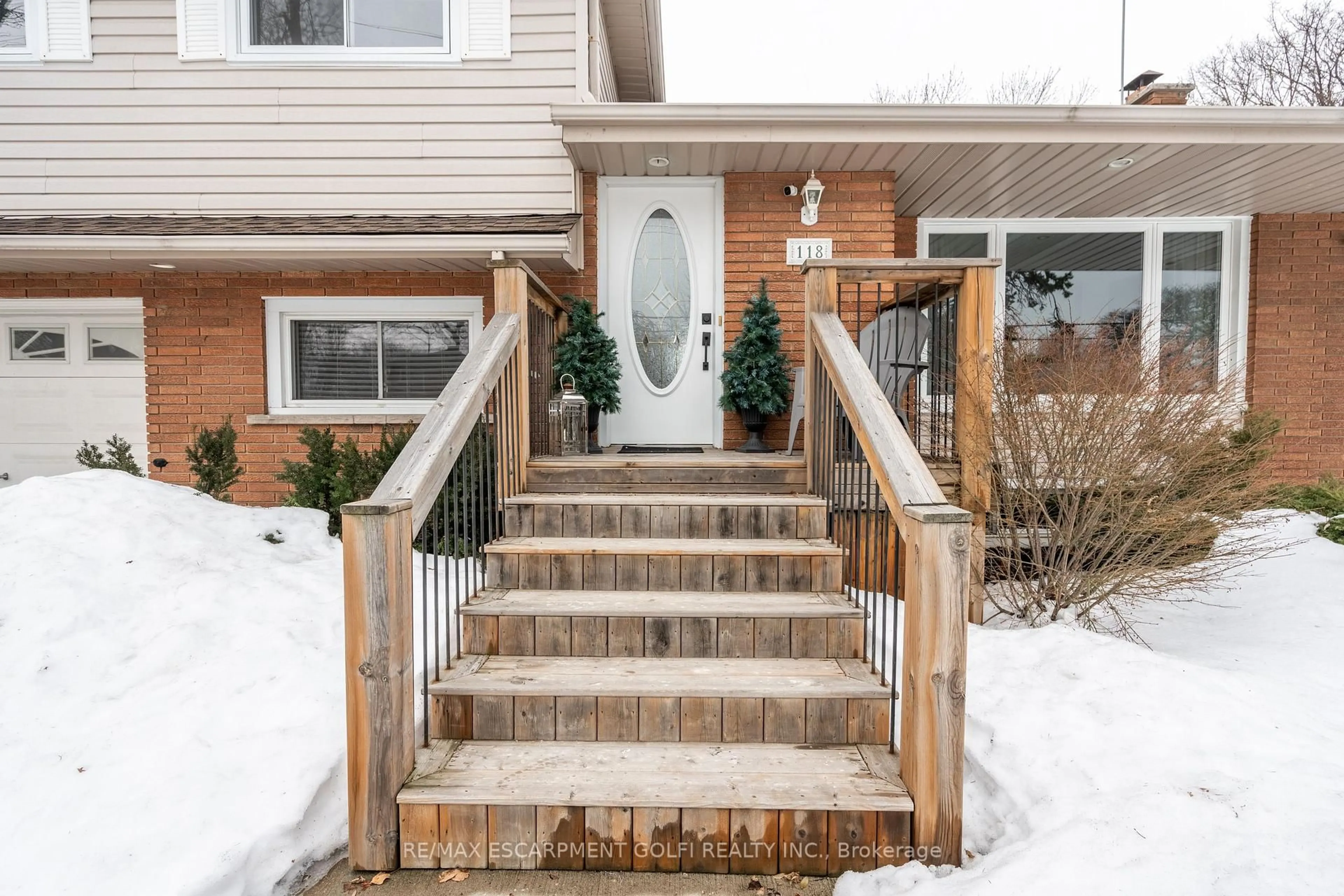 Stairs for 118 Princeton Dr, Hamilton Ontario L8T 4B7