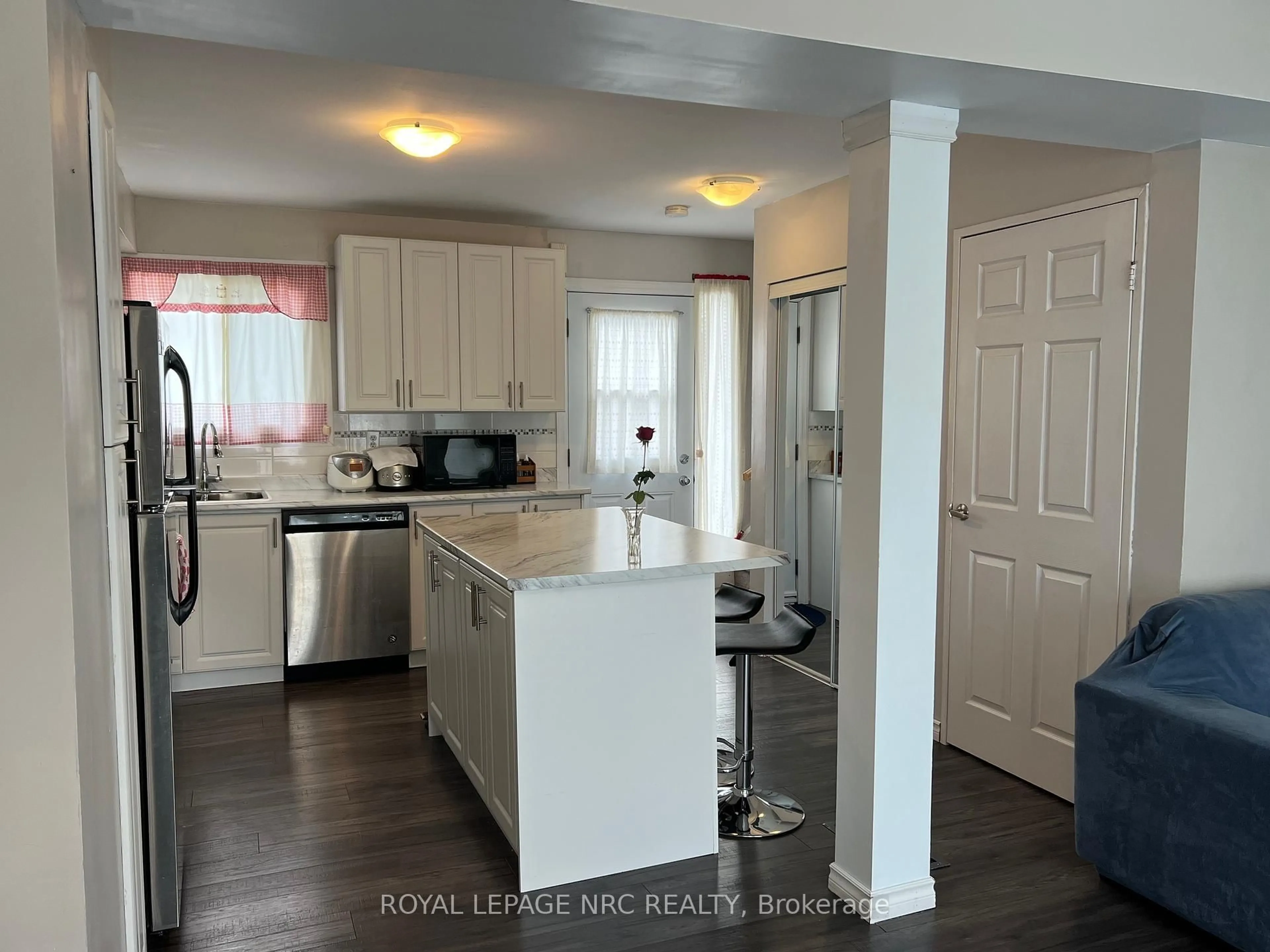 Open concept kitchen, unknown for 17 OLD PINE Tr #138, St. Catharines Ontario L2M 6P9