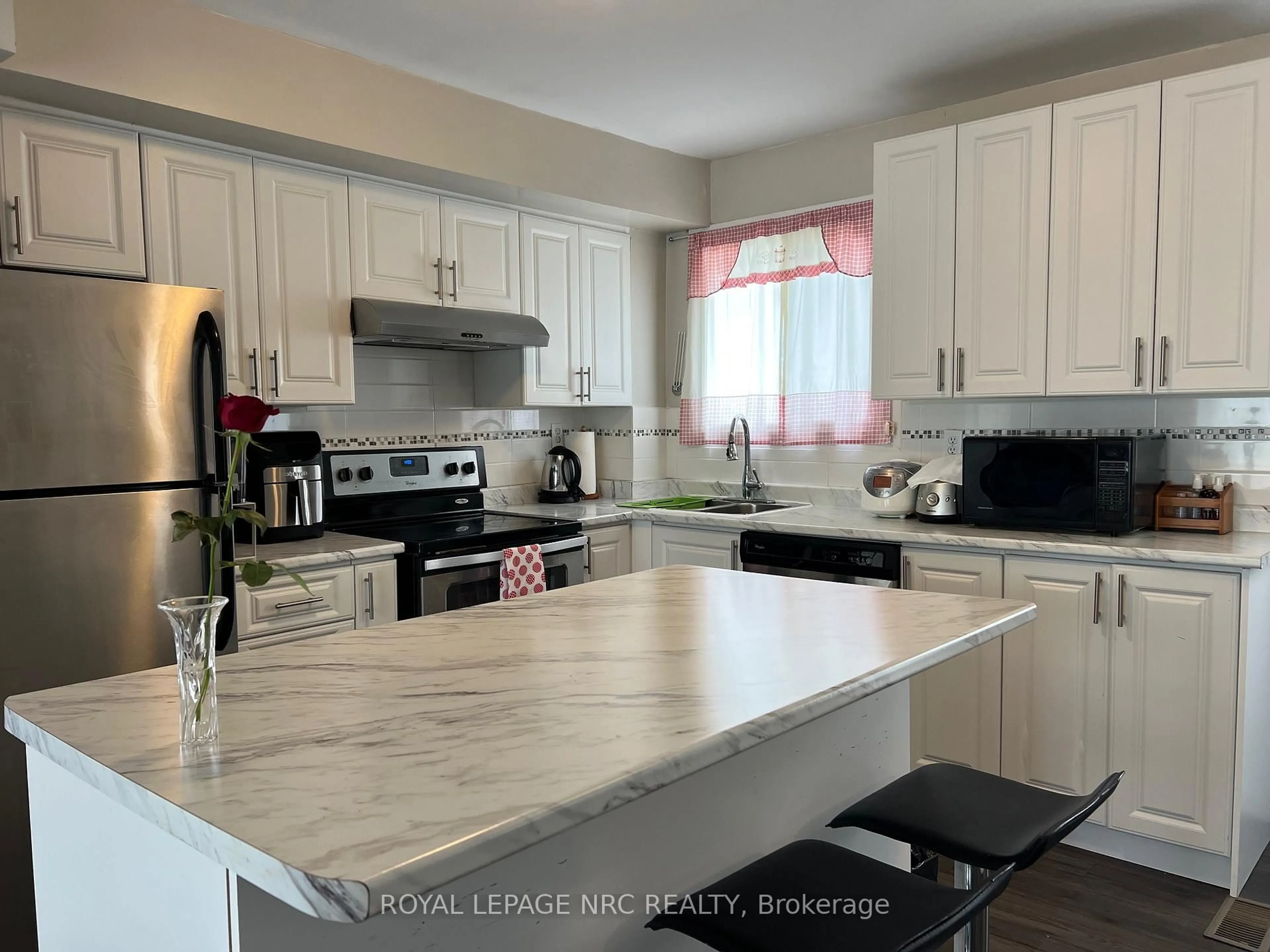 Open concept kitchen, ceramic/tile floor for 17 OLD PINE Tr #138, St. Catharines Ontario L2M 6P9