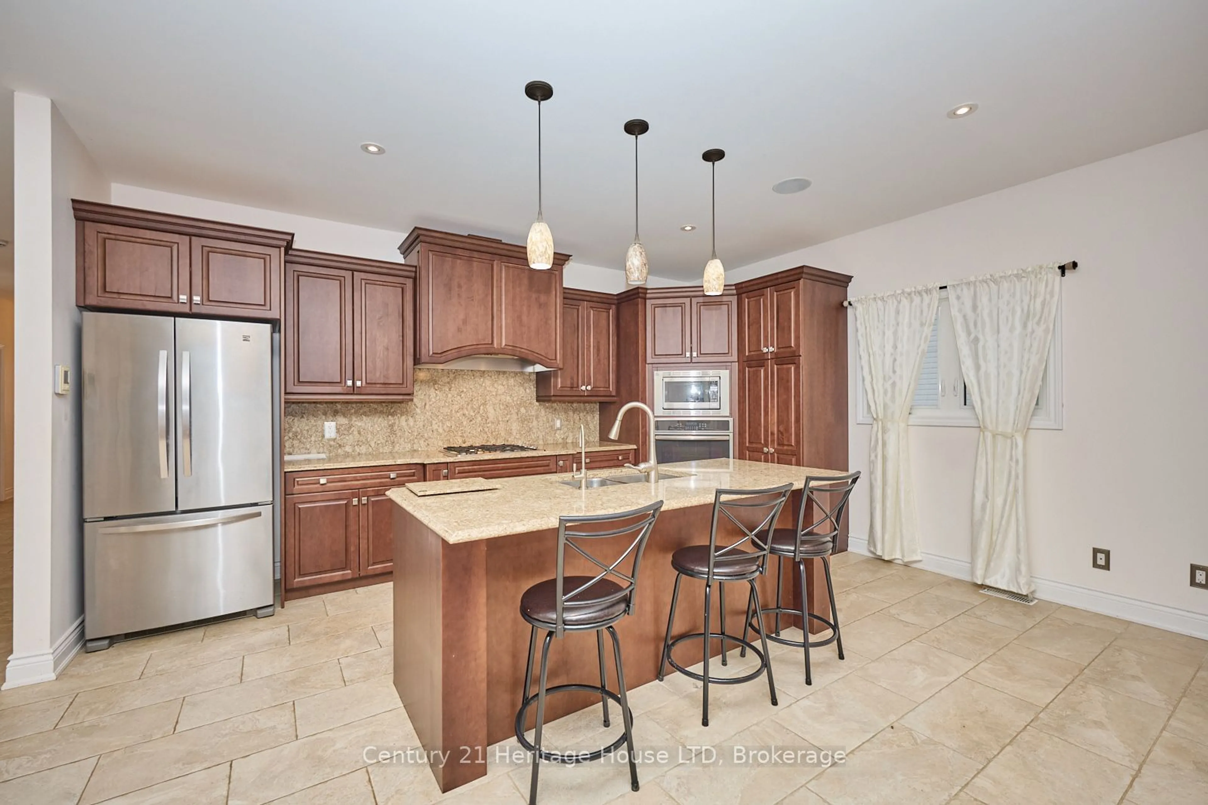 Open concept kitchen, ceramic/tile floor for 3244 GROVE Ave, Fort Erie Ontario L0S 1N0