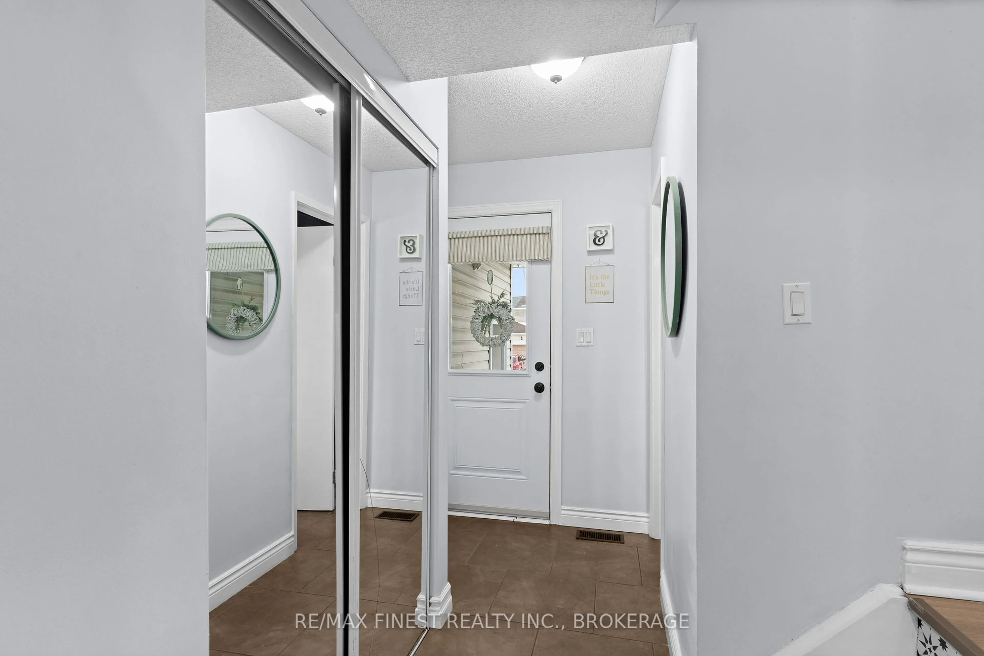 Indoor entryway for 298 Vanguard Crt, Kingston Ontario K7M 8P9