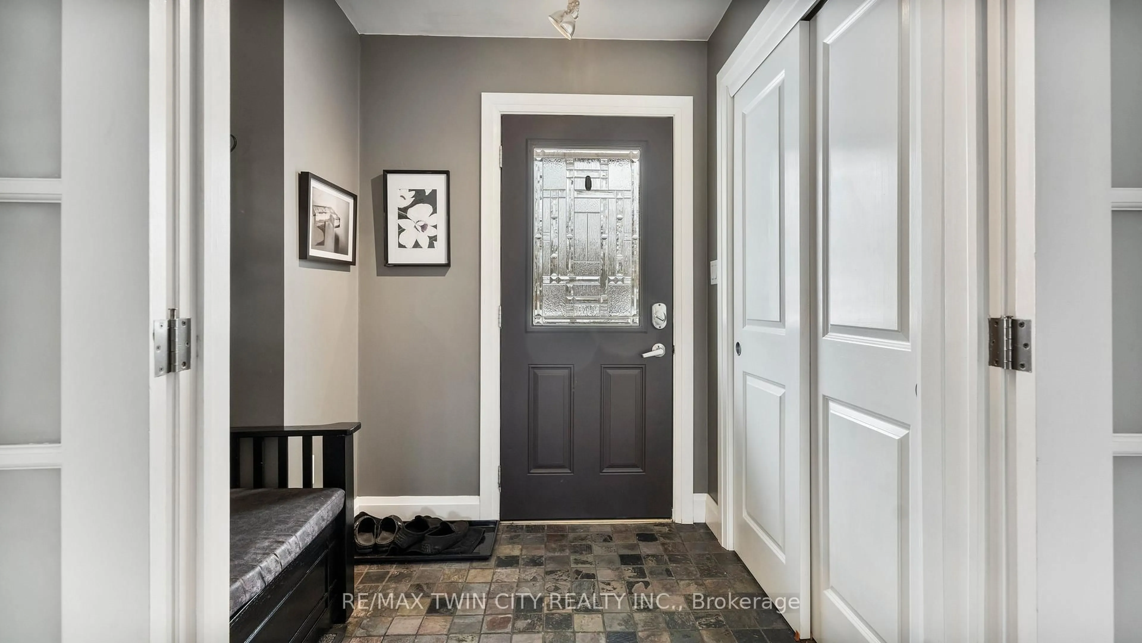 Indoor entryway for 30 Horner St, Brantford Ontario N3R 2C4