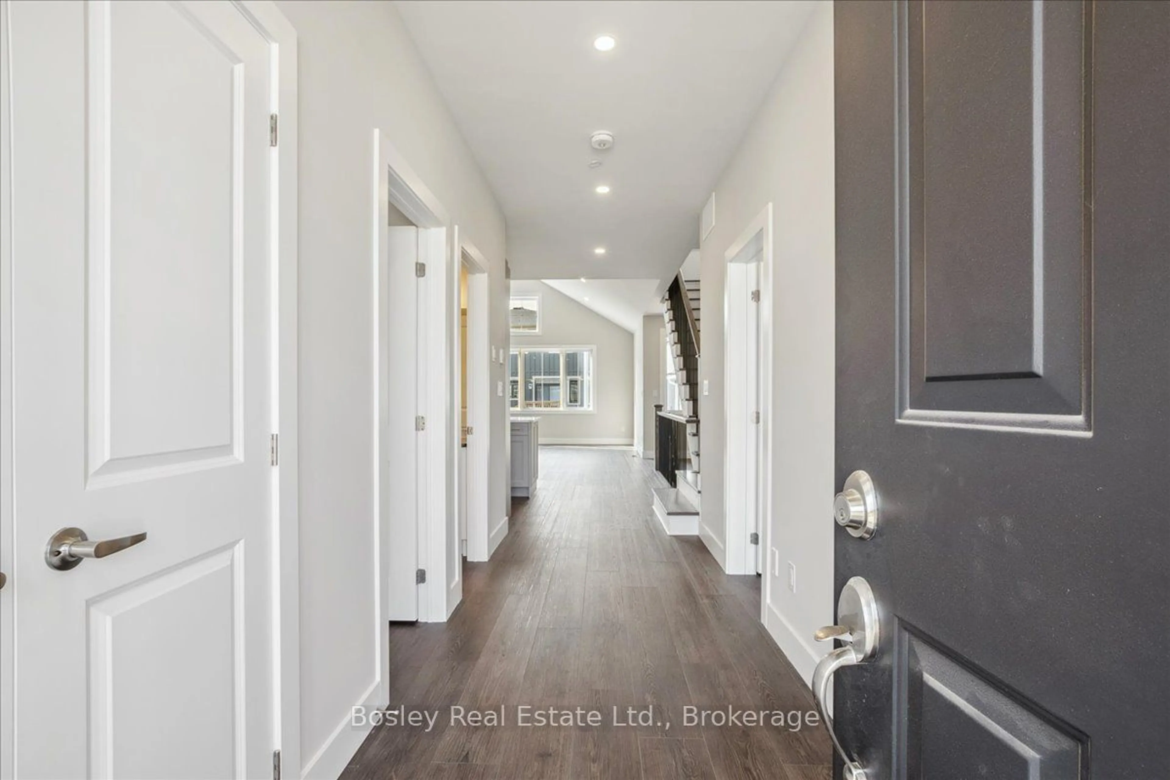 Indoor entryway for 163 SUGAR MAPLE St, Blue Mountains Ontario L9Y 0Z3