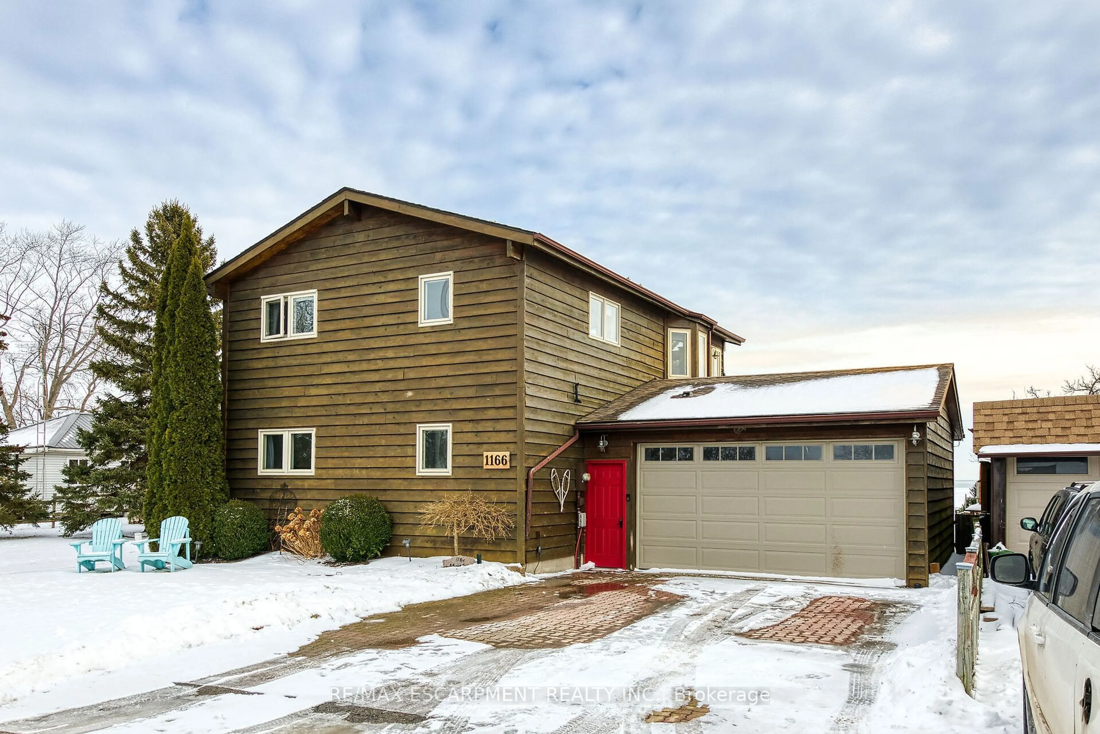 Home with vinyl exterior material, street for 1166 Lakeshore Rd, Haldimand Ontario N0A 1P0