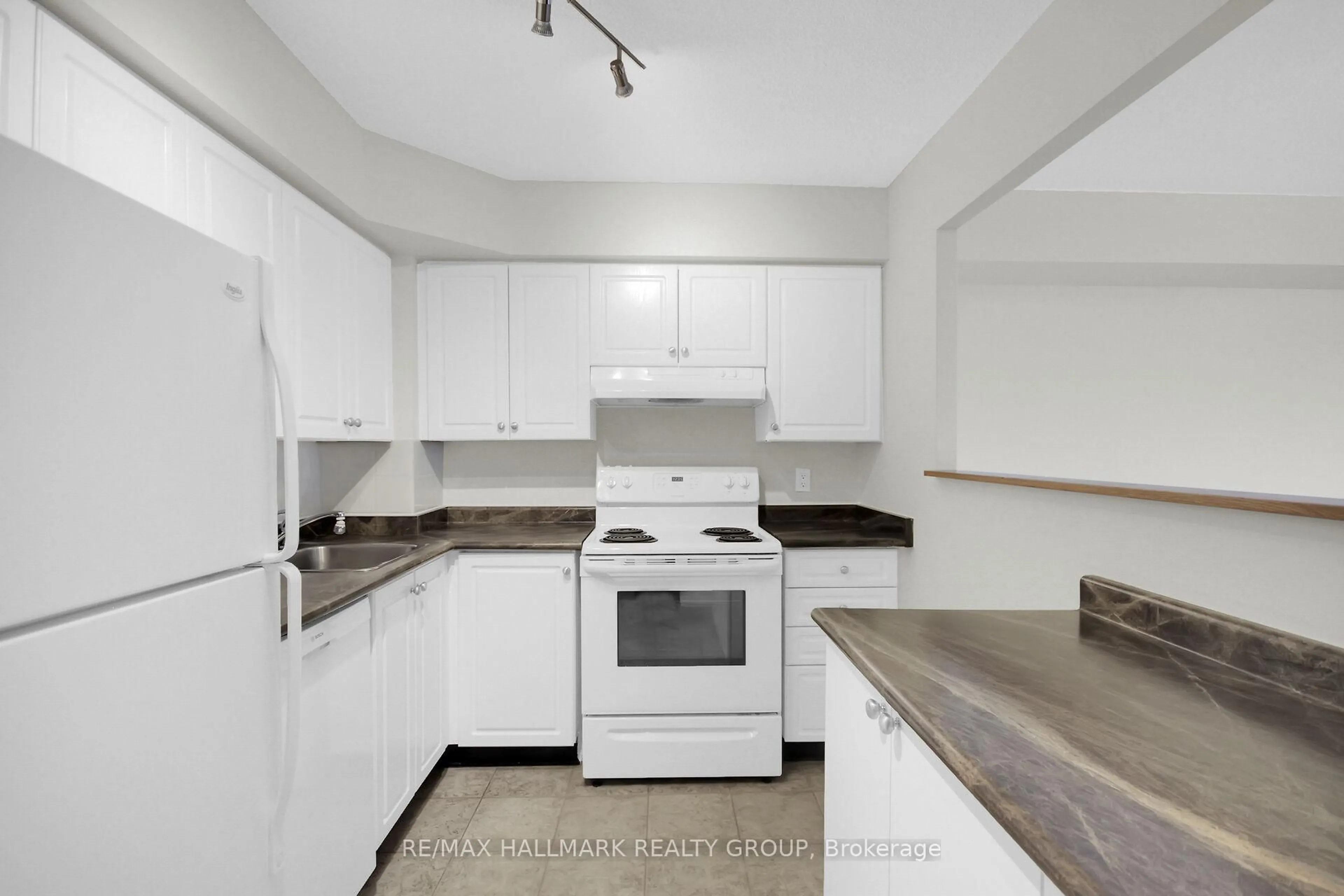 Standard kitchen, unknown for 1025 Grenon Ave #308, Britannia Heights - Queensway Terrace N and Area Ontario K2B 8S5