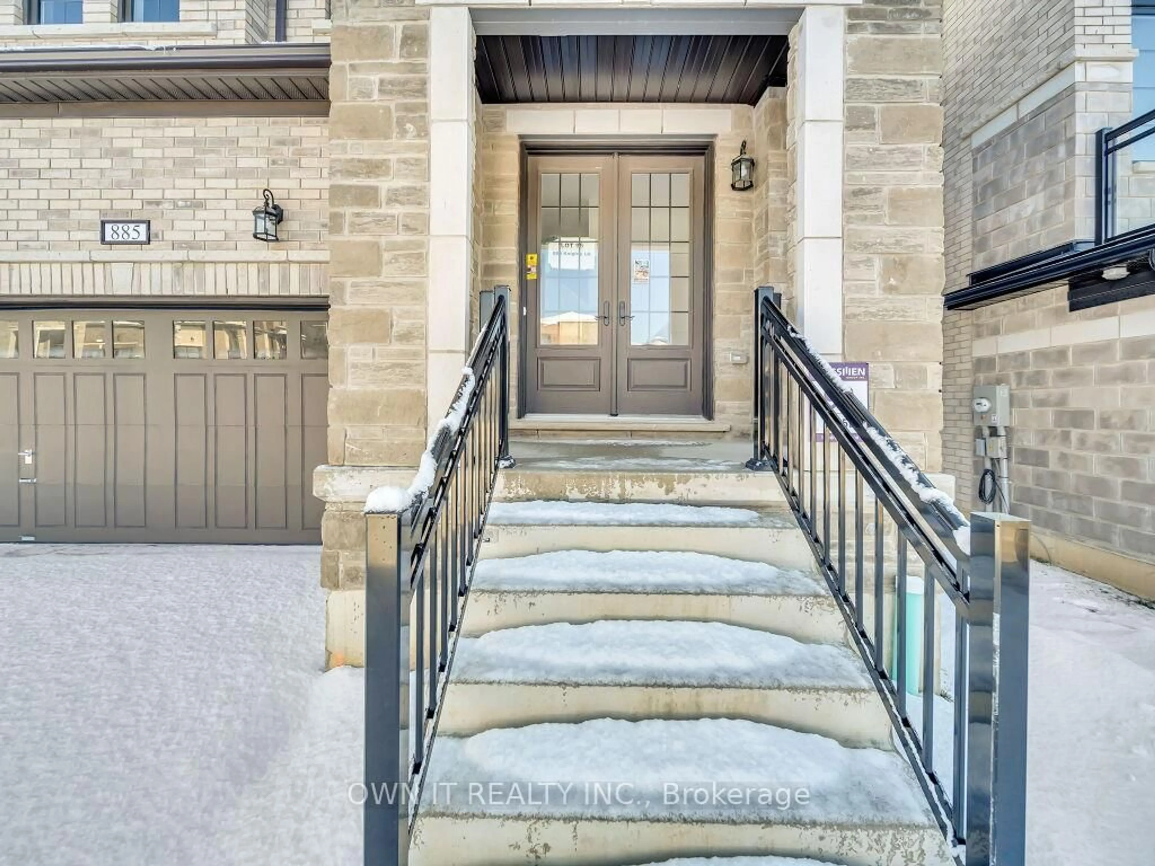 Indoor entryway for 885 Knights Lane, Woodstock Ontario N4T 0P7