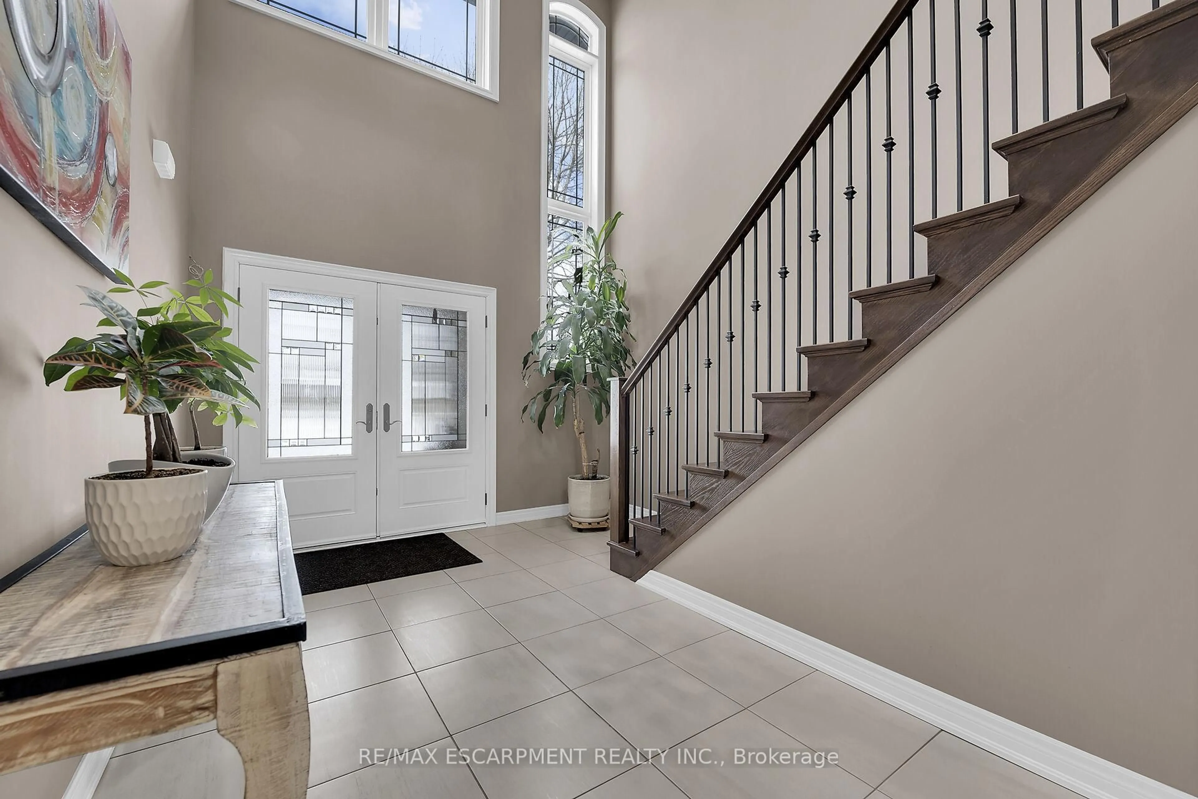 Indoor entryway for 186 Millen Rd, Hamilton Ontario L8E 2G5