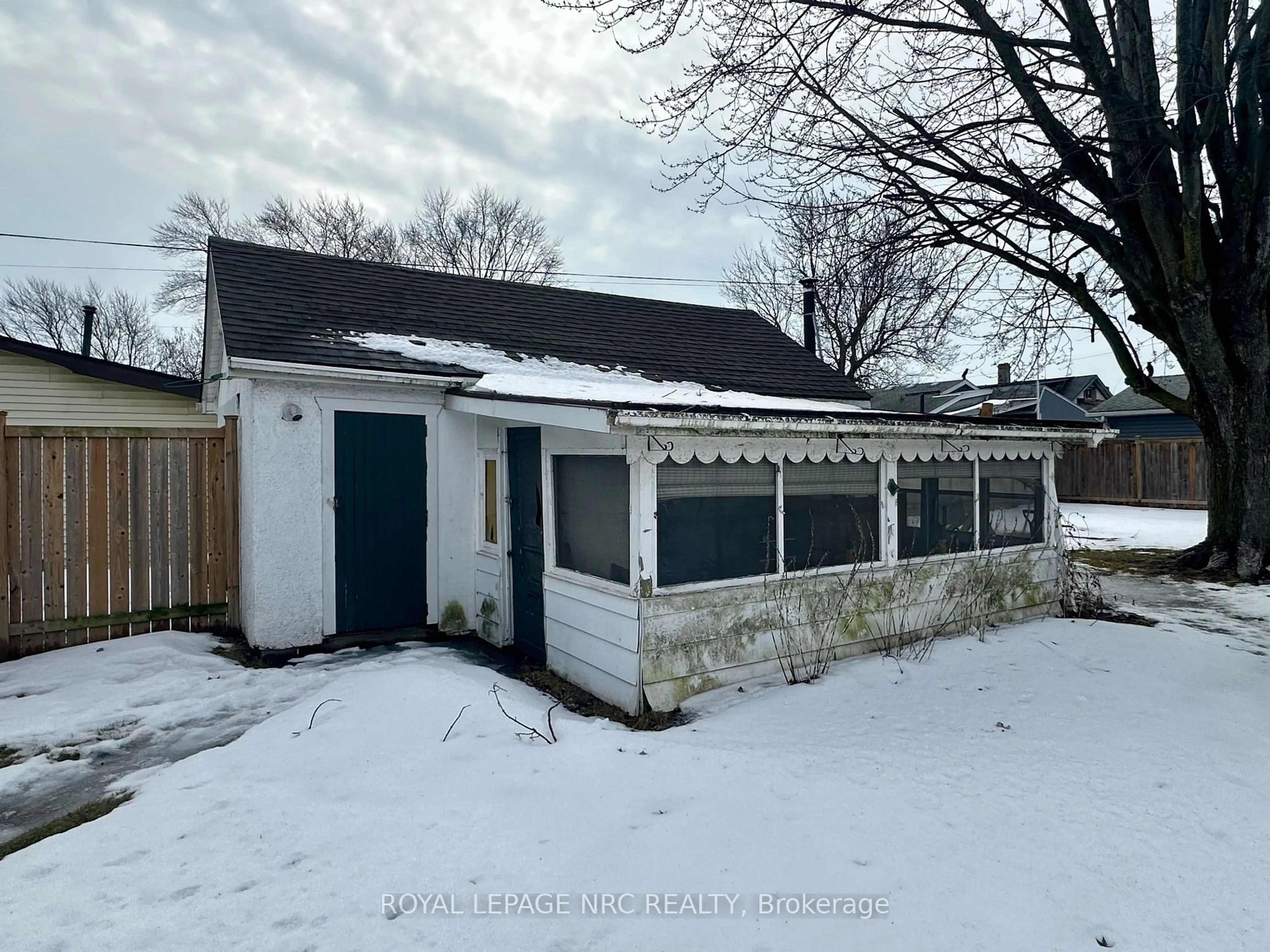 Shed for 10 Athoe St, Port Colborne Ontario L3K 2B4