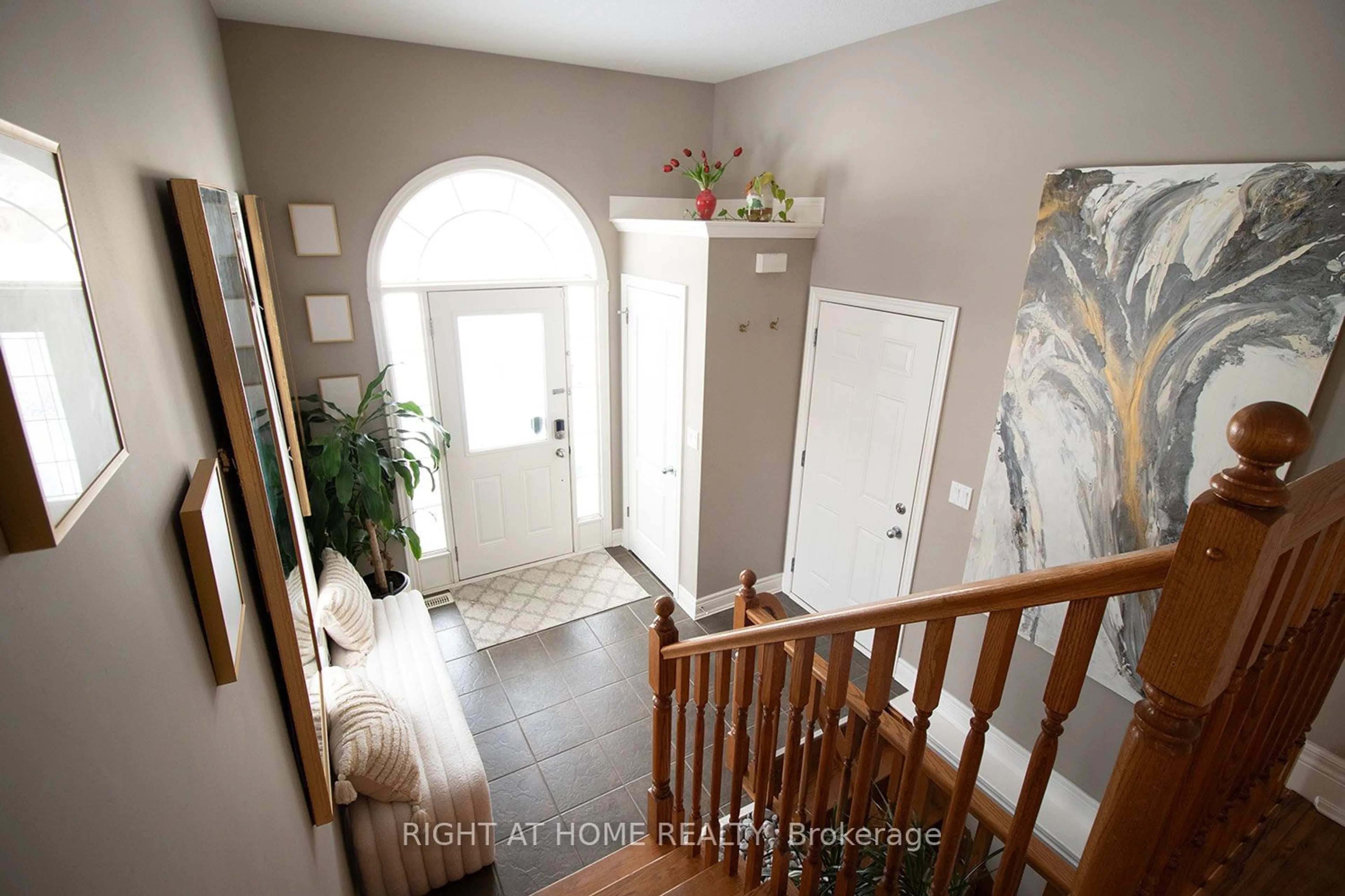 Indoor entryway for 279 SOUTH St, West Grey Ontario N0G 1R0