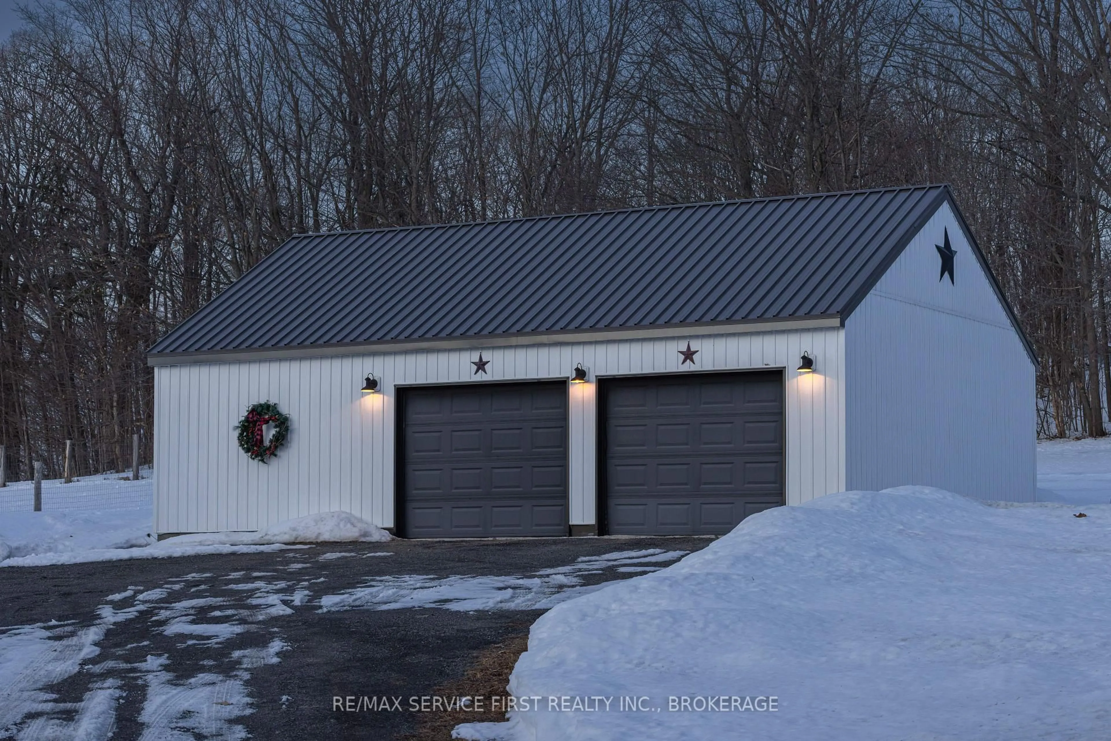 Indoor garage for 320 Sweets Corners Rd, Leeds and the Thousand Islands Ontario K0E 1N0