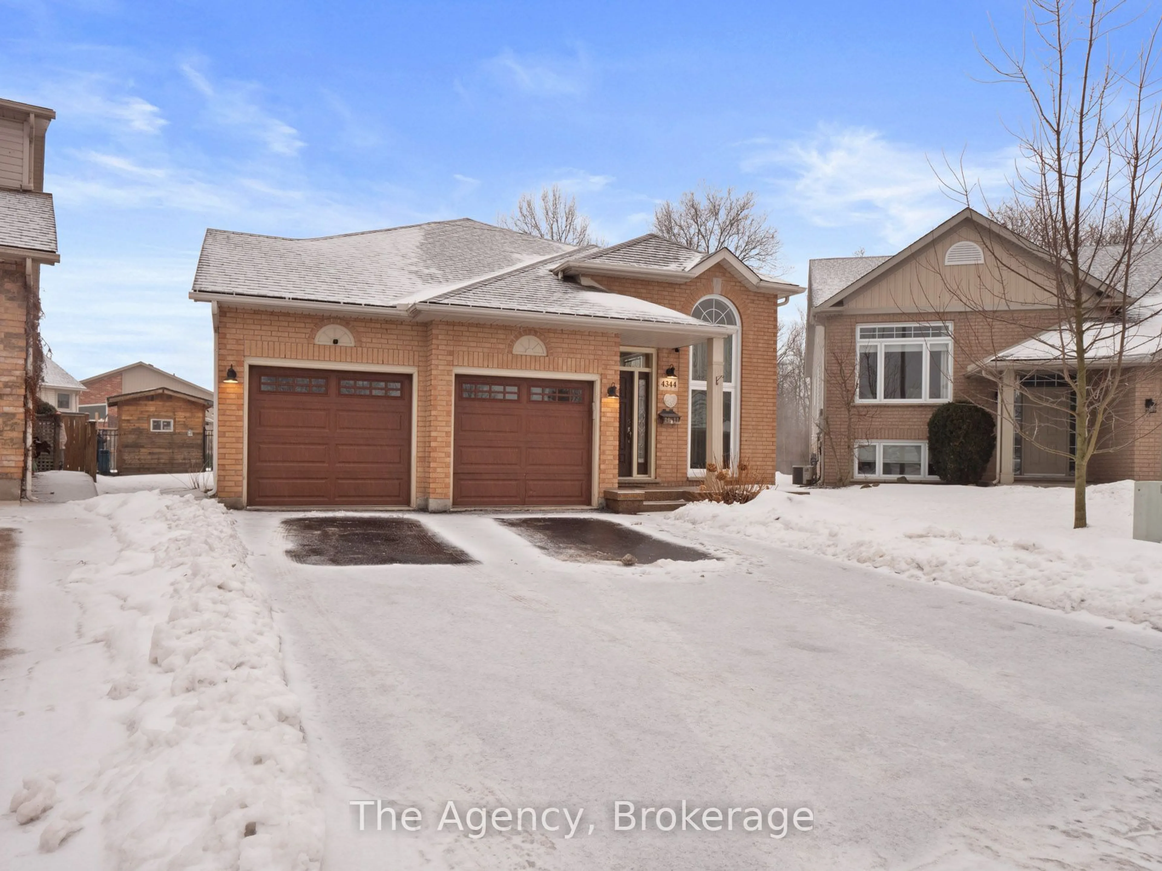 Home with brick exterior material, street for 4344 Southerland Crt, Niagara Falls Ontario L2G 7W4