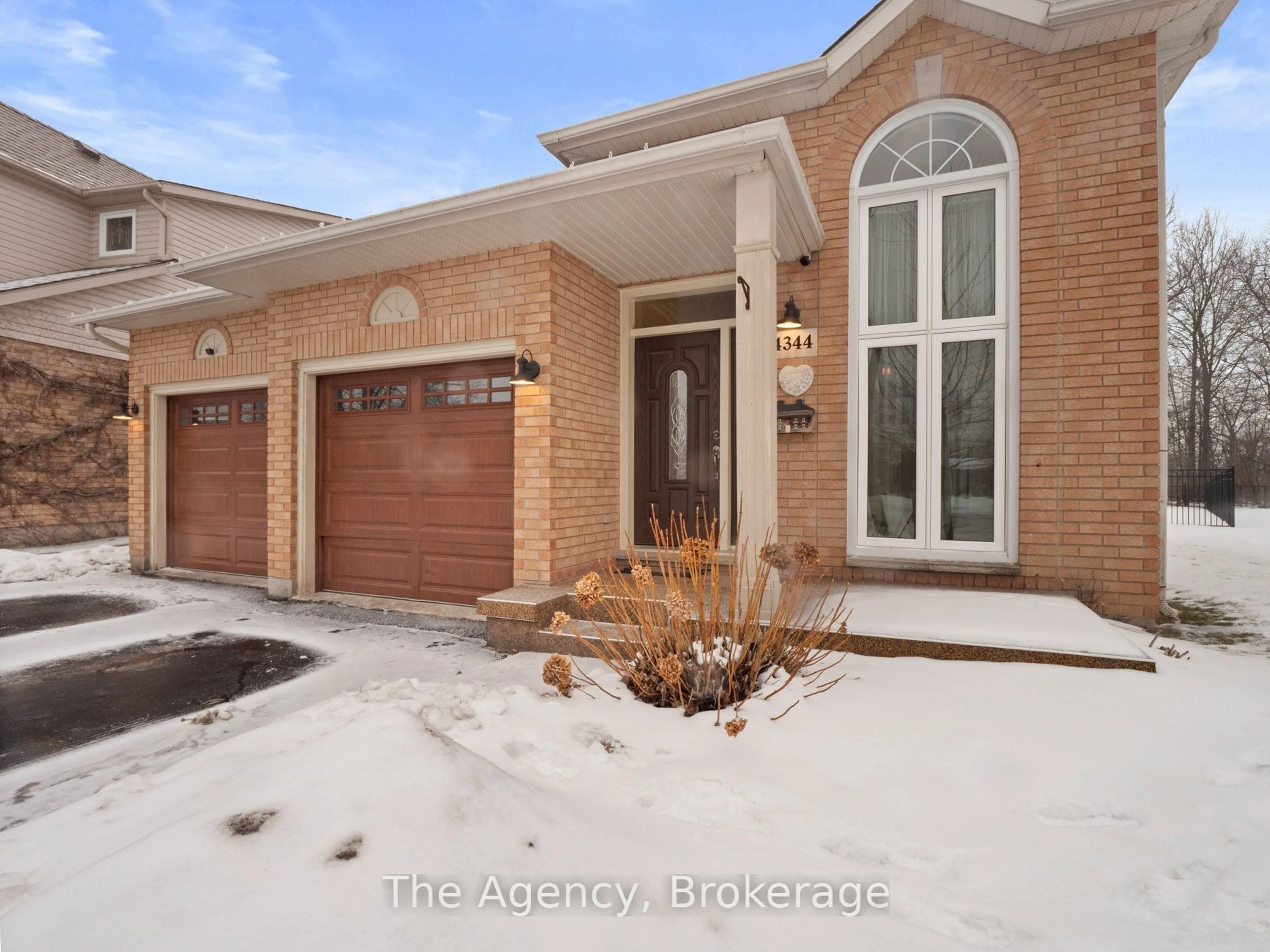 Home with brick exterior material, street for 4344 Southerland Crt, Niagara Falls Ontario L2G 7W4