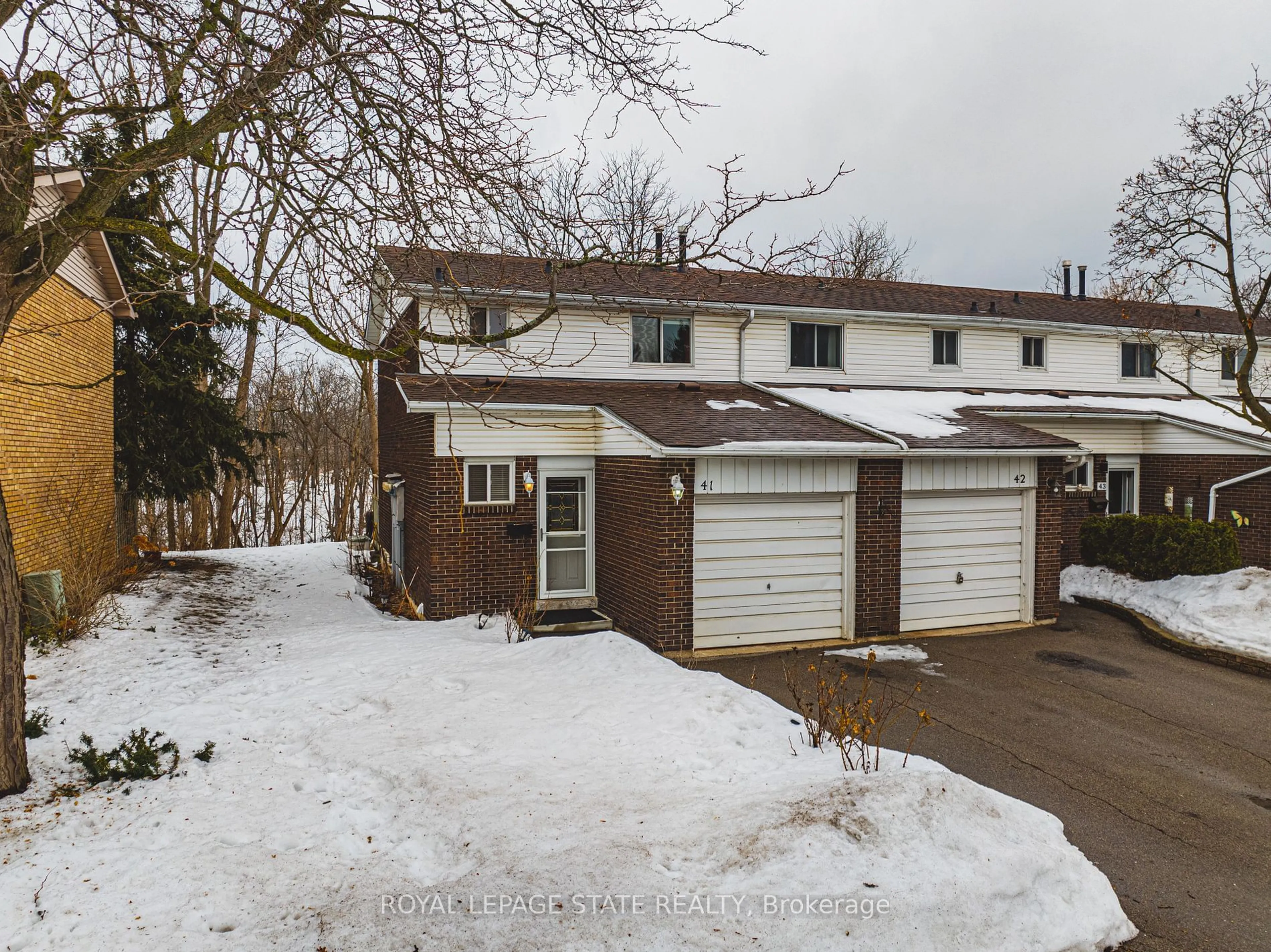 A pic from outside/outdoor area/front of a property/back of a property/a pic from drone, street for 100 Quigley Rd #41, Hamilton Ontario L8K 6J1