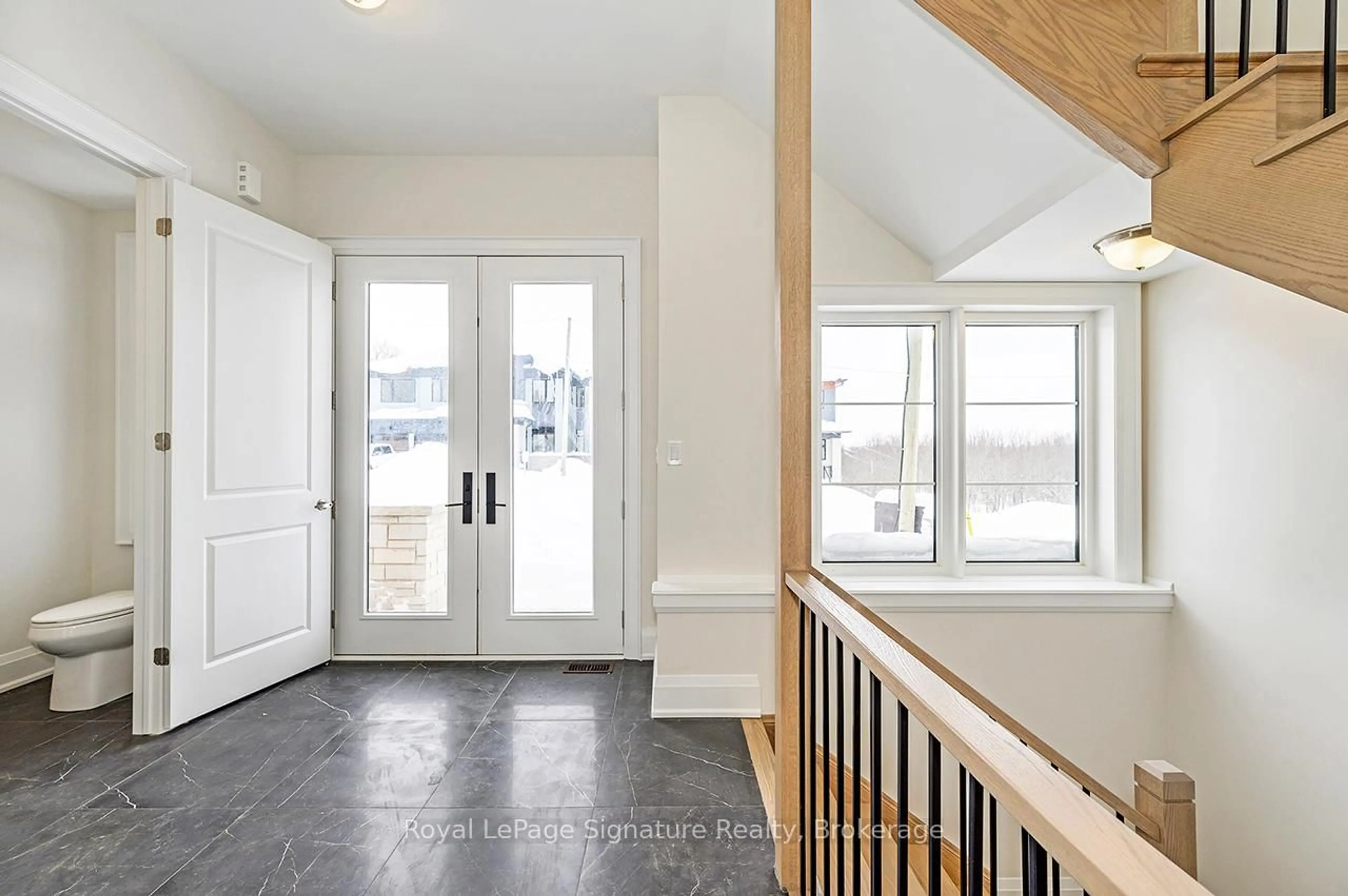 Indoor entryway for 113 Clement Lane, Blue Mountains Ontario N0H 1J0