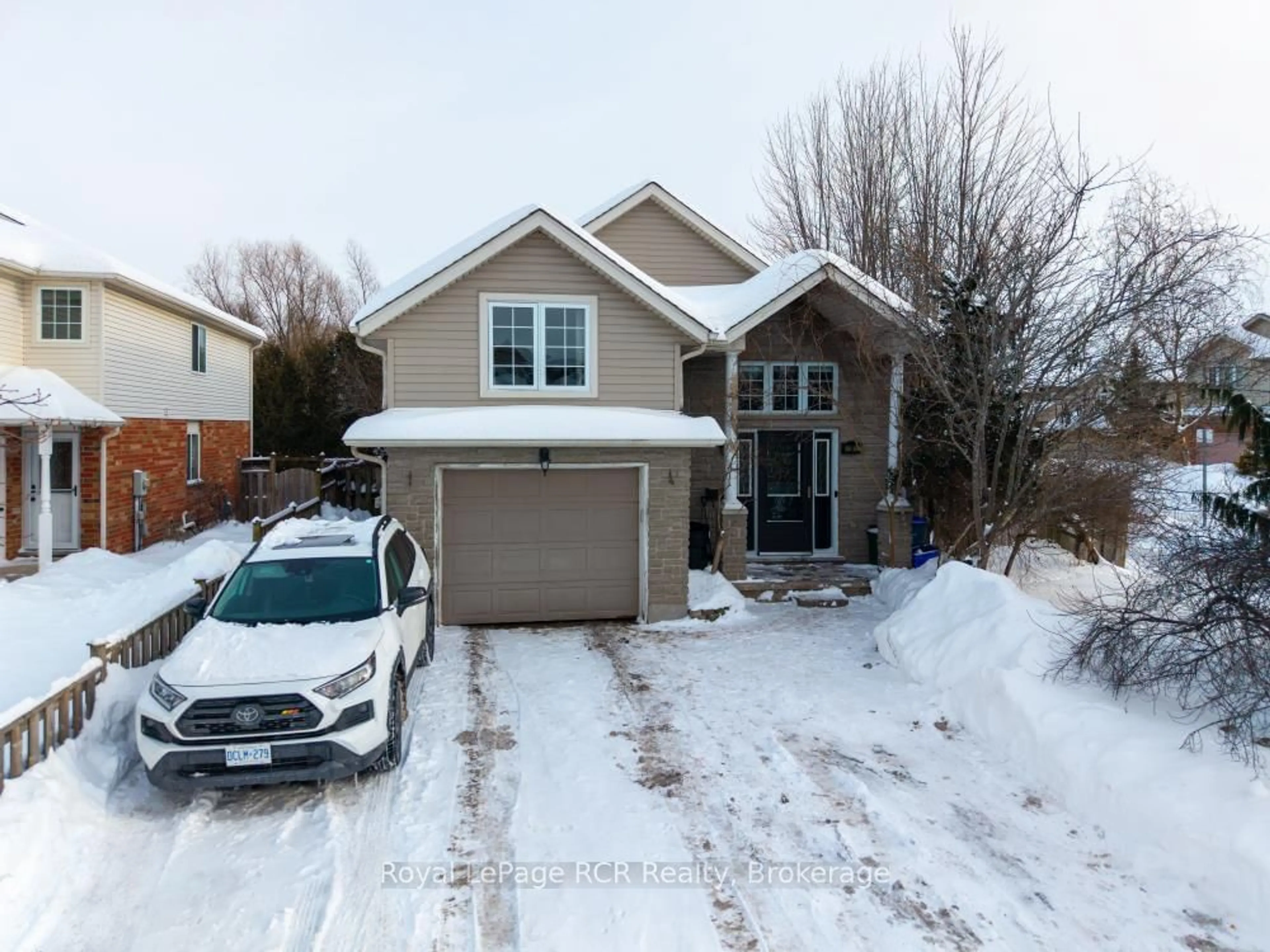 A pic from outside/outdoor area/front of a property/back of a property/a pic from drone, street for 3 Wisteria Crt, Kitchener Ontario N3E 3T4