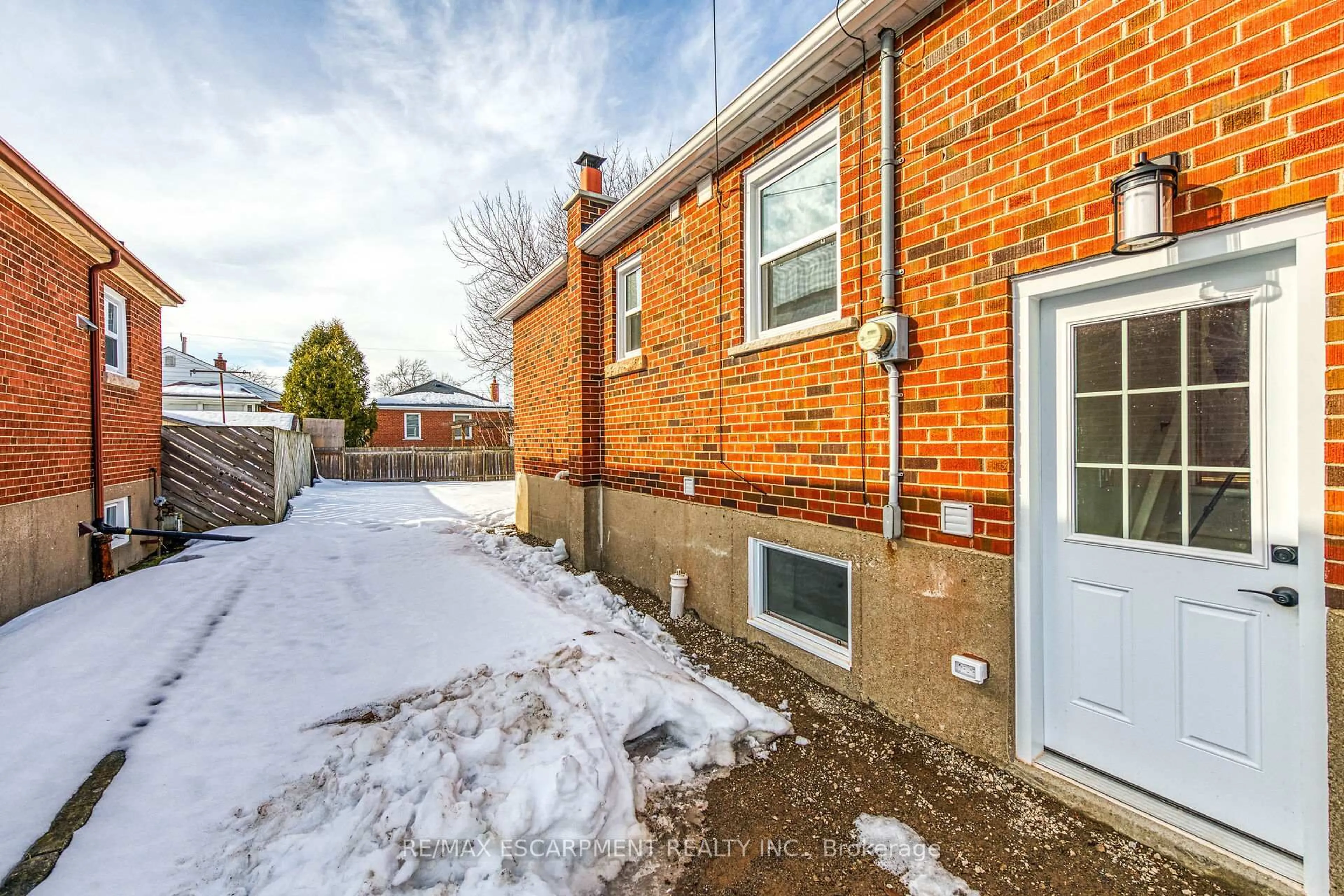 Home with brick exterior material, street for 178 East 34th St, Hamilton Ontario L8V 3W6