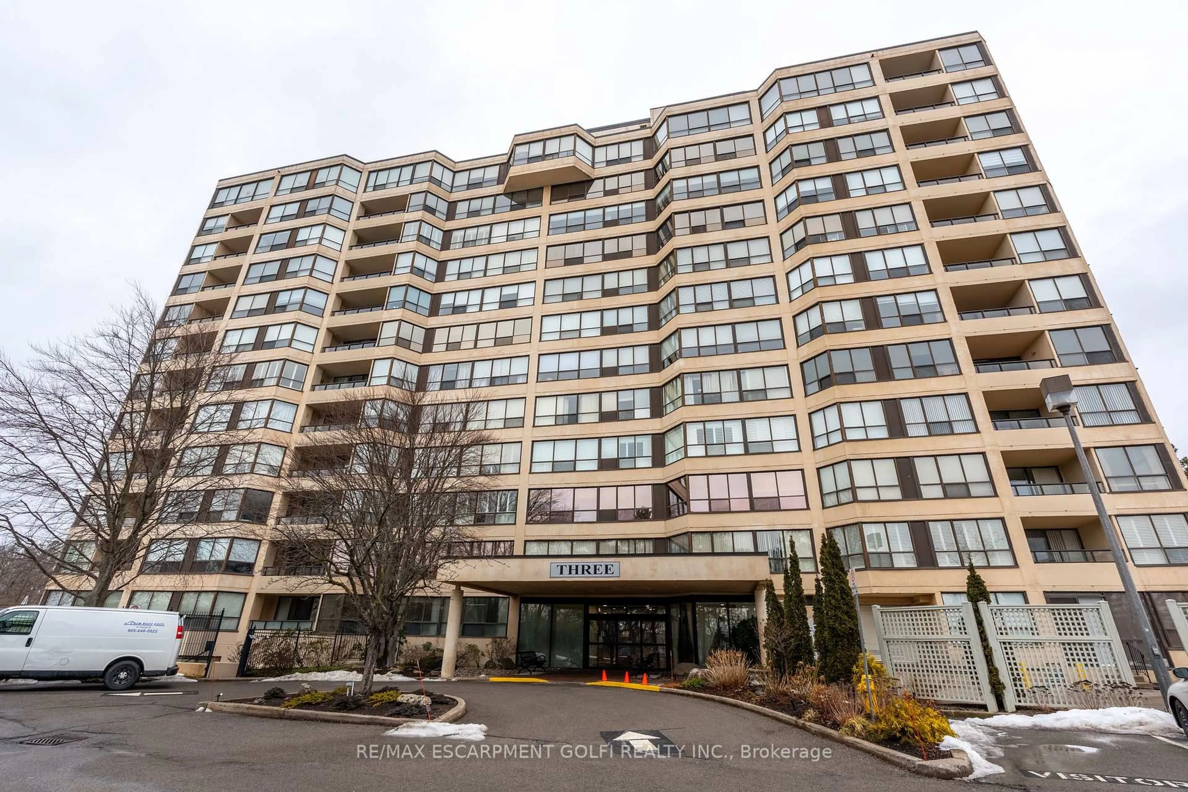 Indoor foyer for 3 TOWERING HEIGHTS Blvd #605, St. Catharines Ontario L2T 4A4