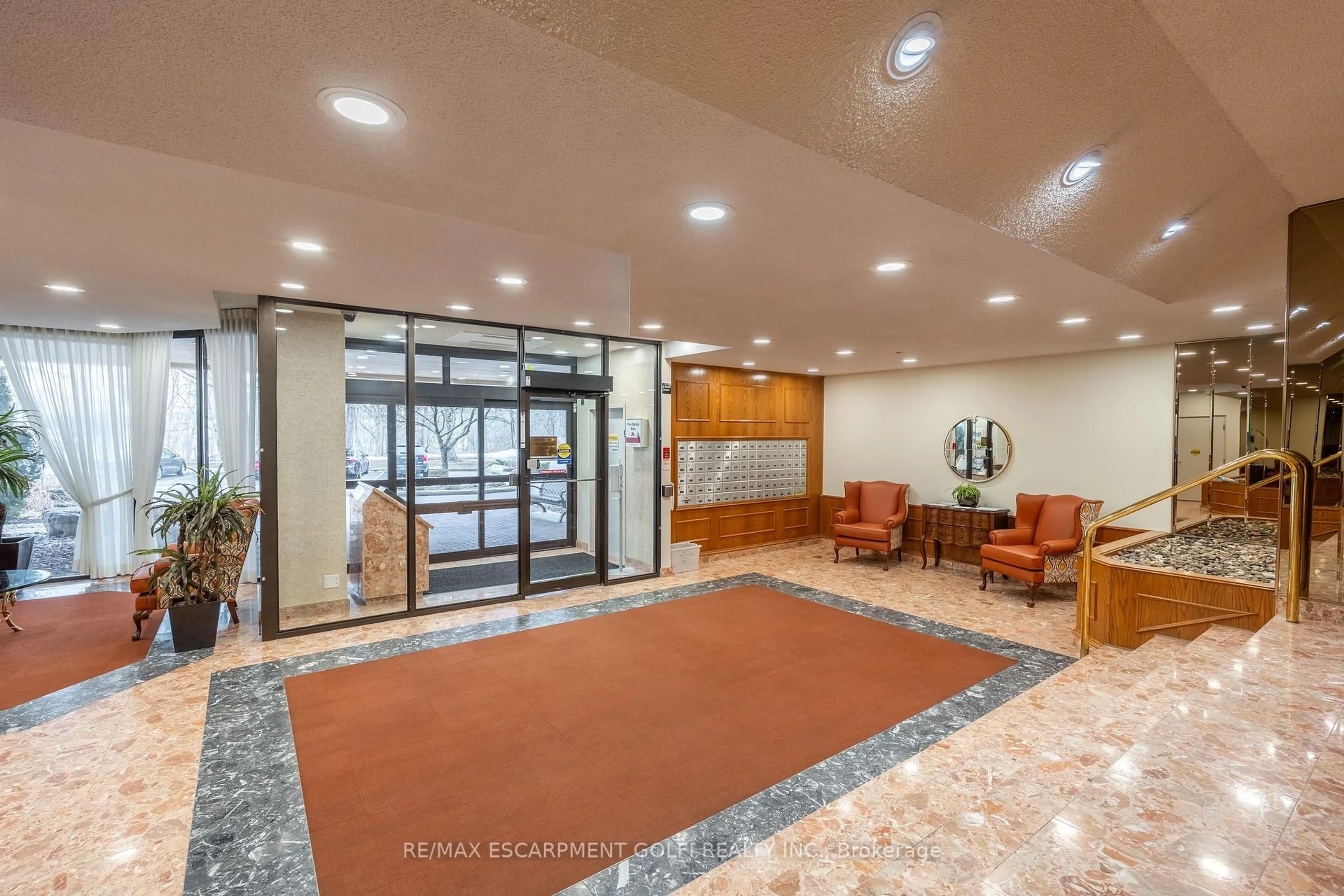 Lobby for 3 TOWERING HEIGHTS Blvd #605, St. Catharines Ontario L2T 4A4