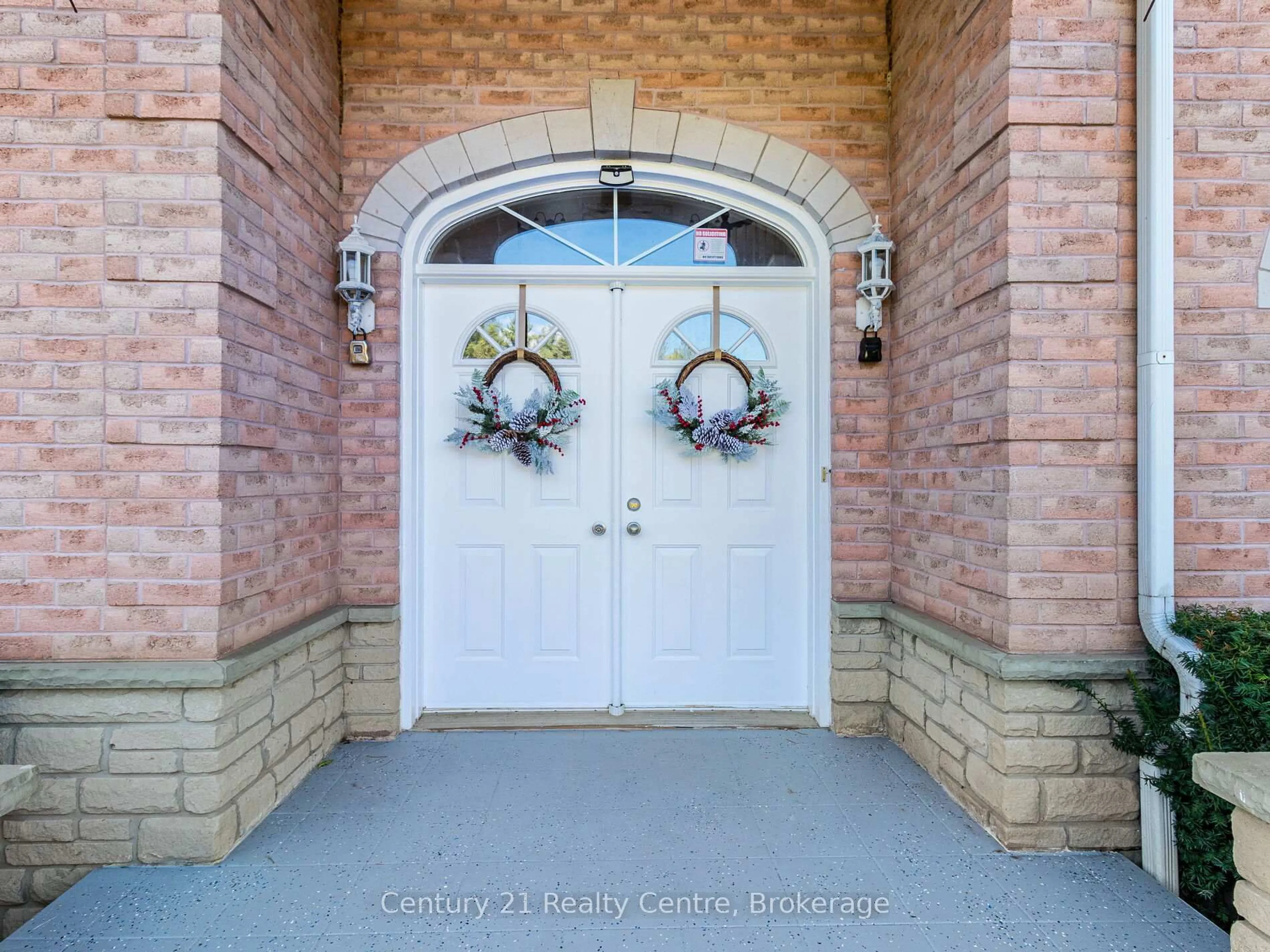 Indoor entryway for 891 Hwy 8 N/A, Hamilton Ontario L9H 5E1