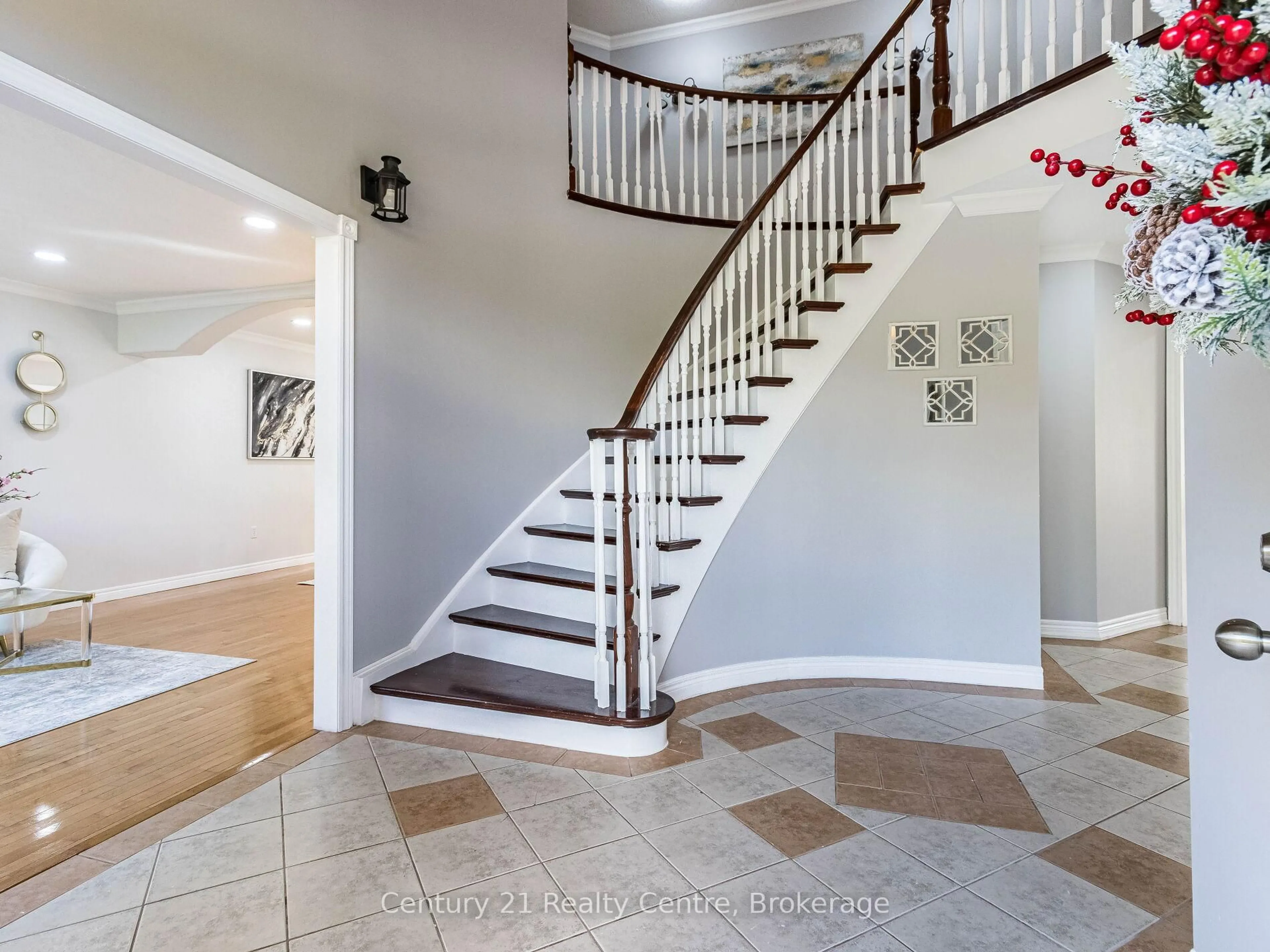 Indoor entryway for 891 Hwy 8 N/A, Hamilton Ontario L9H 5E1