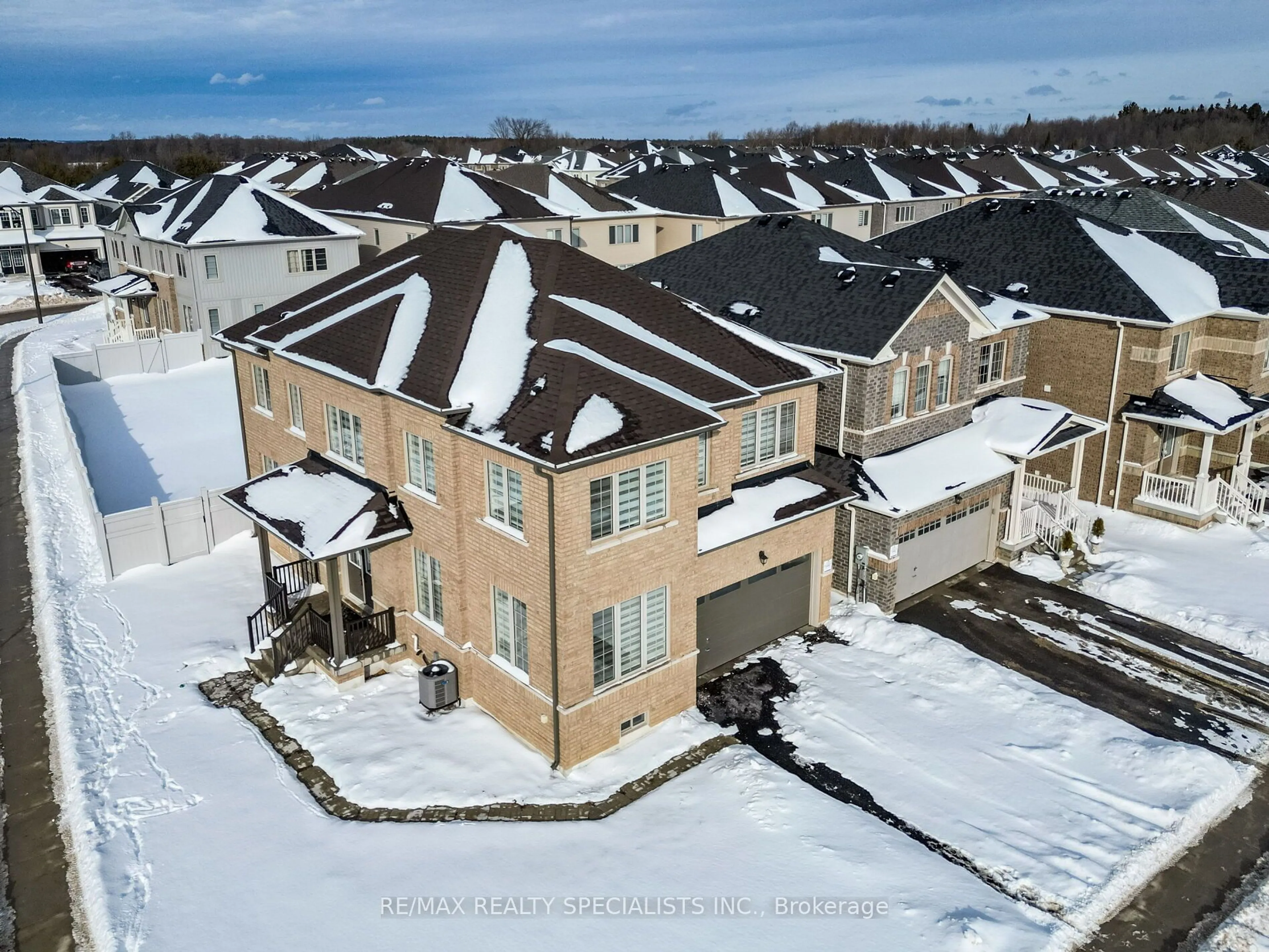 A pic from outside/outdoor area/front of a property/back of a property/a pic from drone, unknown for 623 Anishinaabe Dr, Shelburne Ontario L9V 3Y4