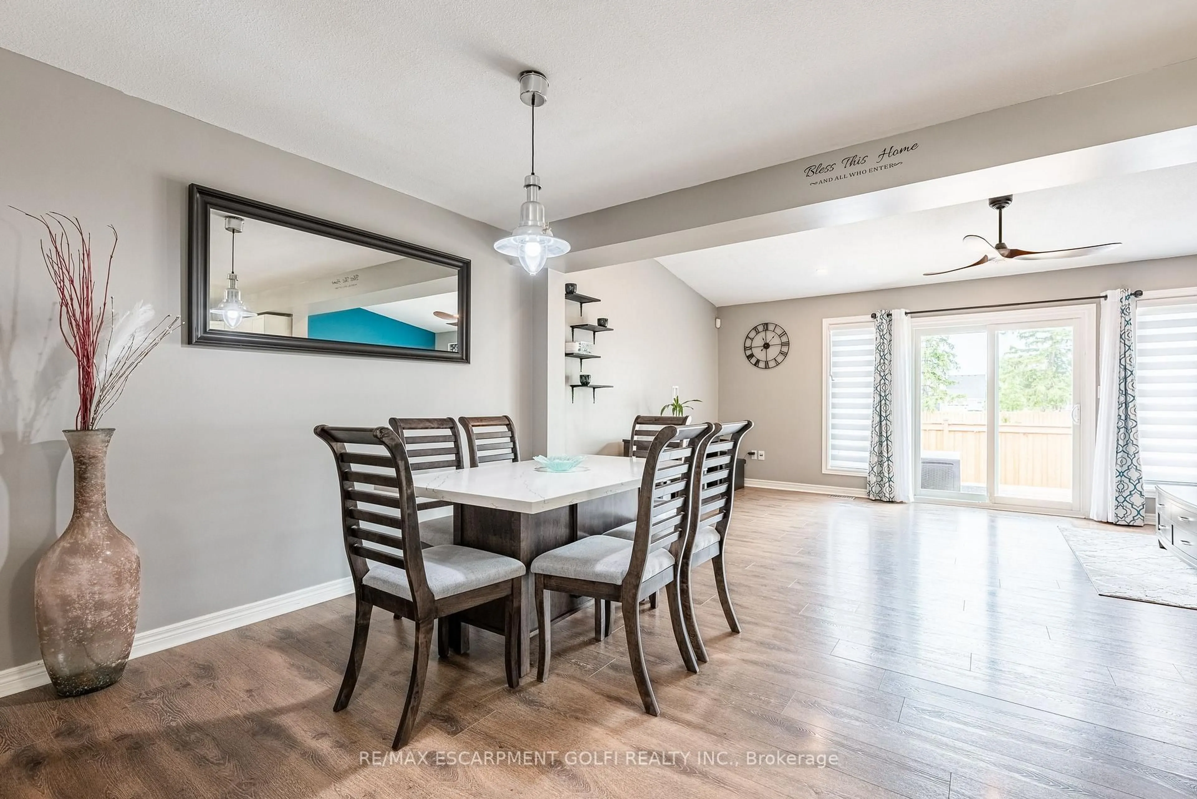 Dining room, wood/laminate floor for 43 FLYNN Crt, St. Catharines Ontario L2S 4E1