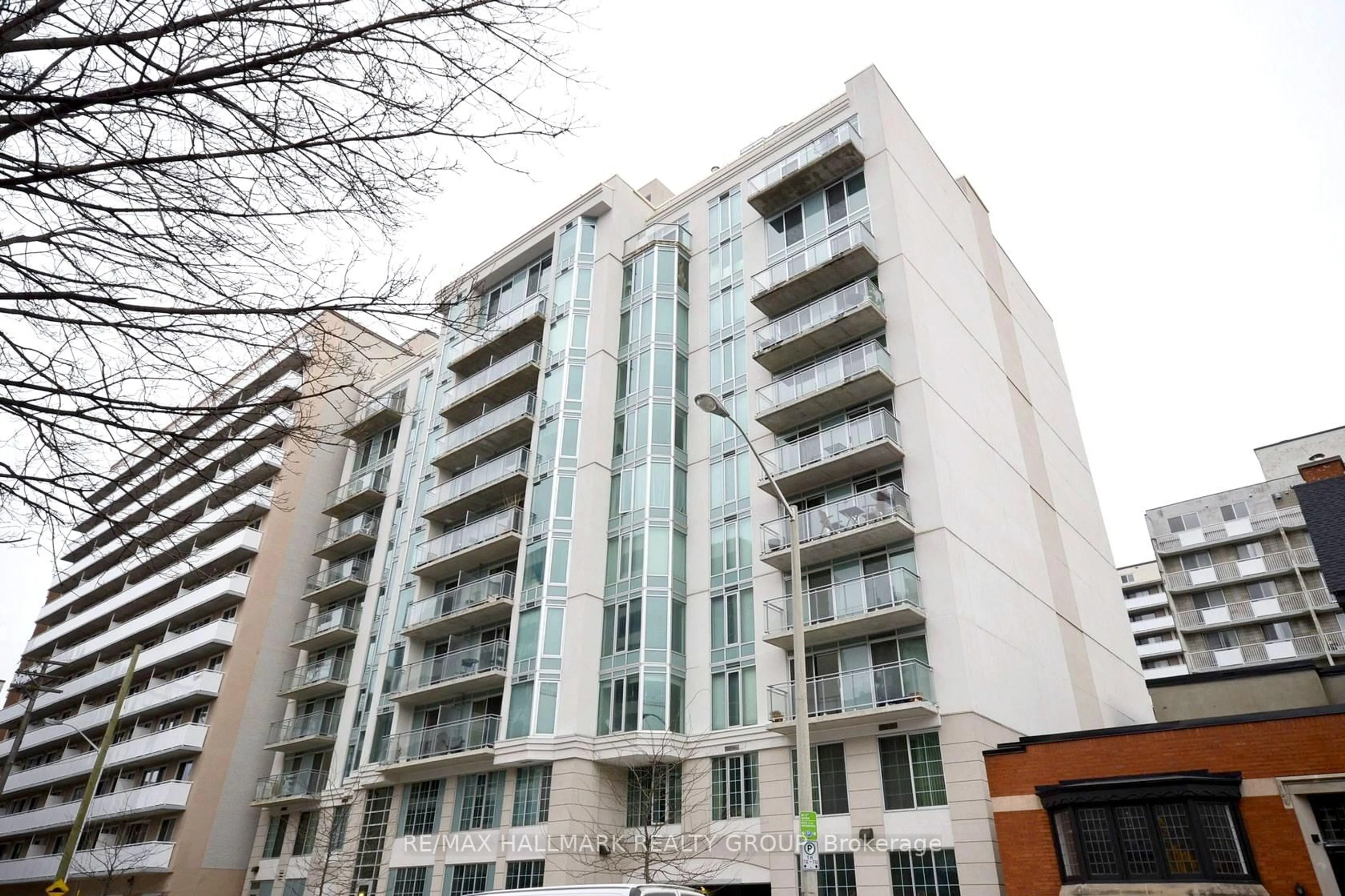 Patio, building for 138 Somerset St #209, Ottawa Centre Ontario K2P 0A3