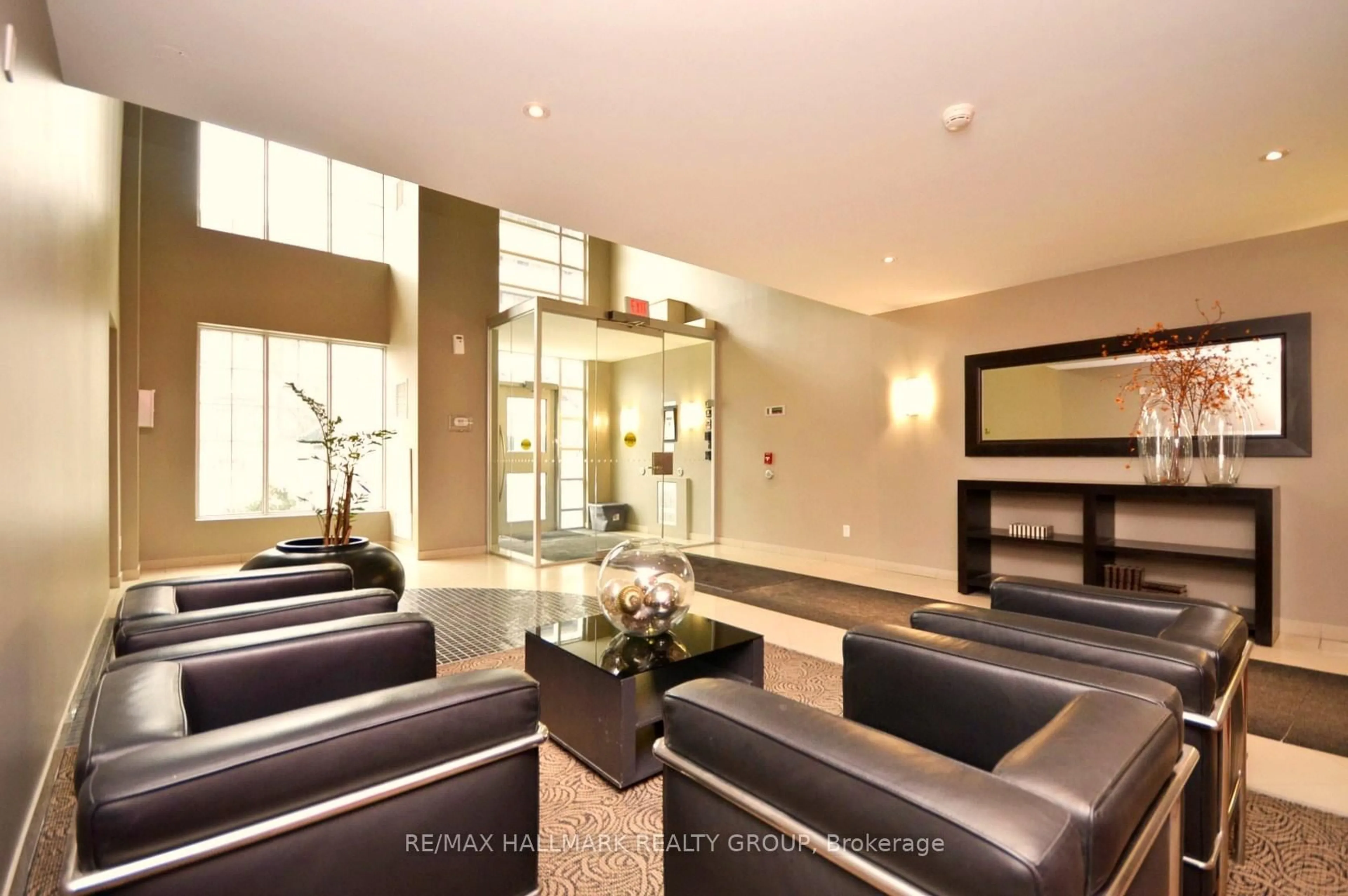 Lobby for 138 Somerset St #209, Ottawa Centre Ontario K2P 0A3