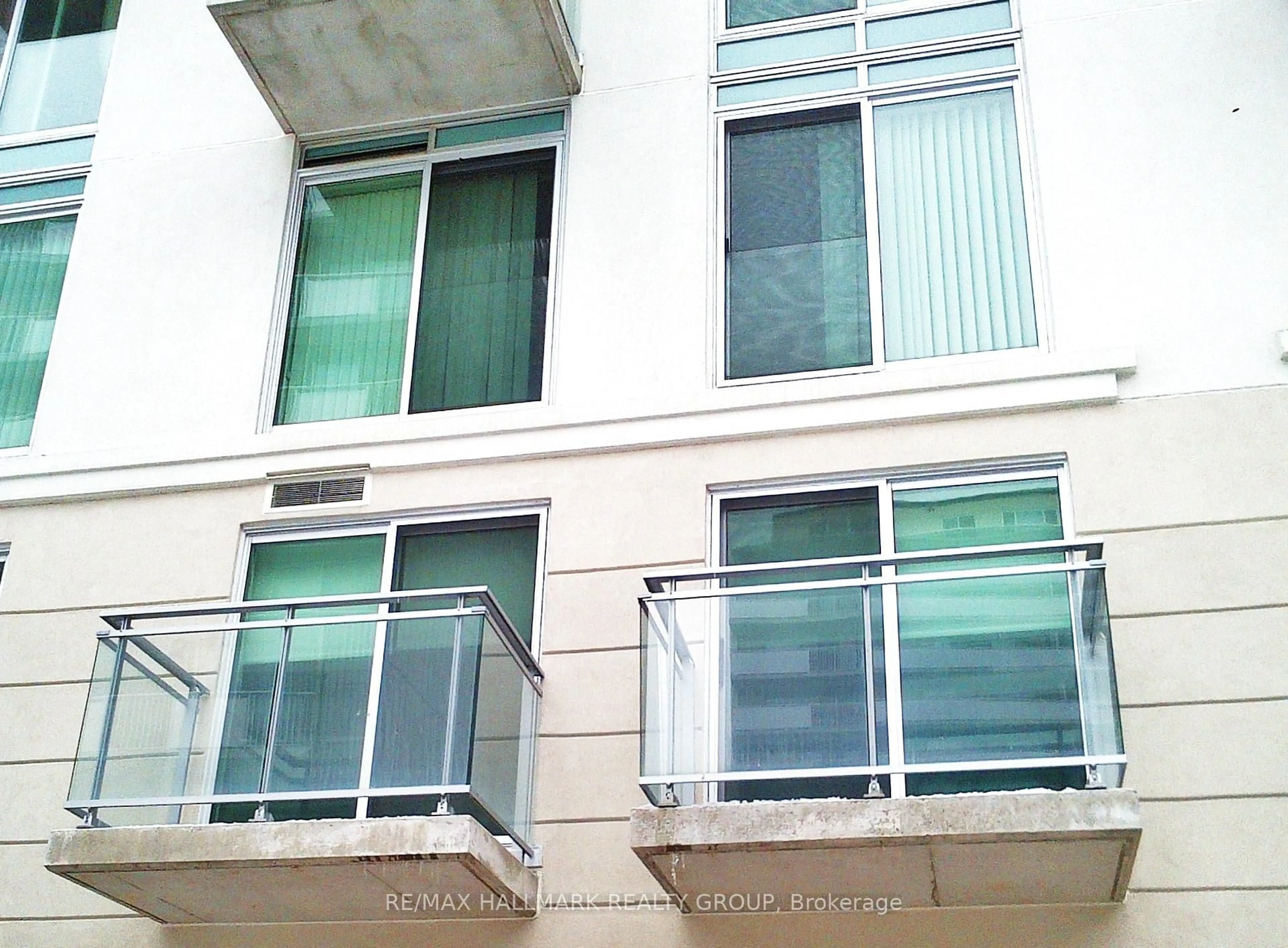 Balcony in the apartment, building for 138 Somerset St #209, Ottawa Ontario K2P 0A3