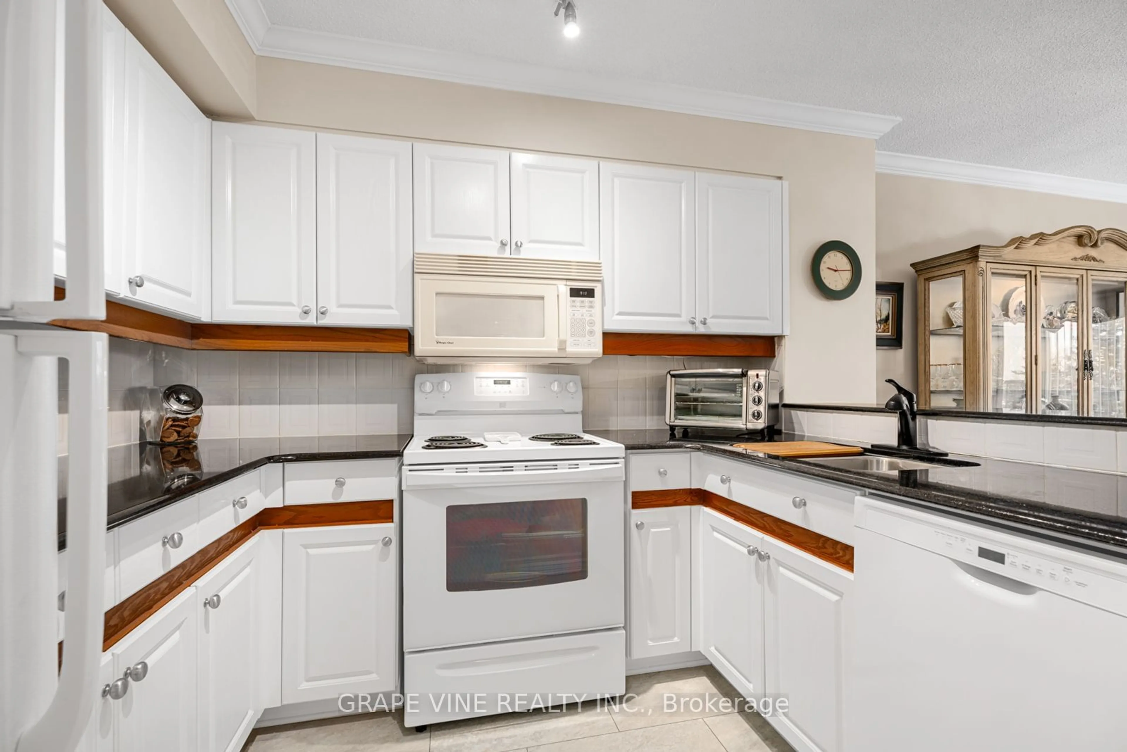 Standard kitchen, unknown for 545 St Laurent Blvd #206, Manor Park - Cardinal Glen and Area Ontario K1K 4H9