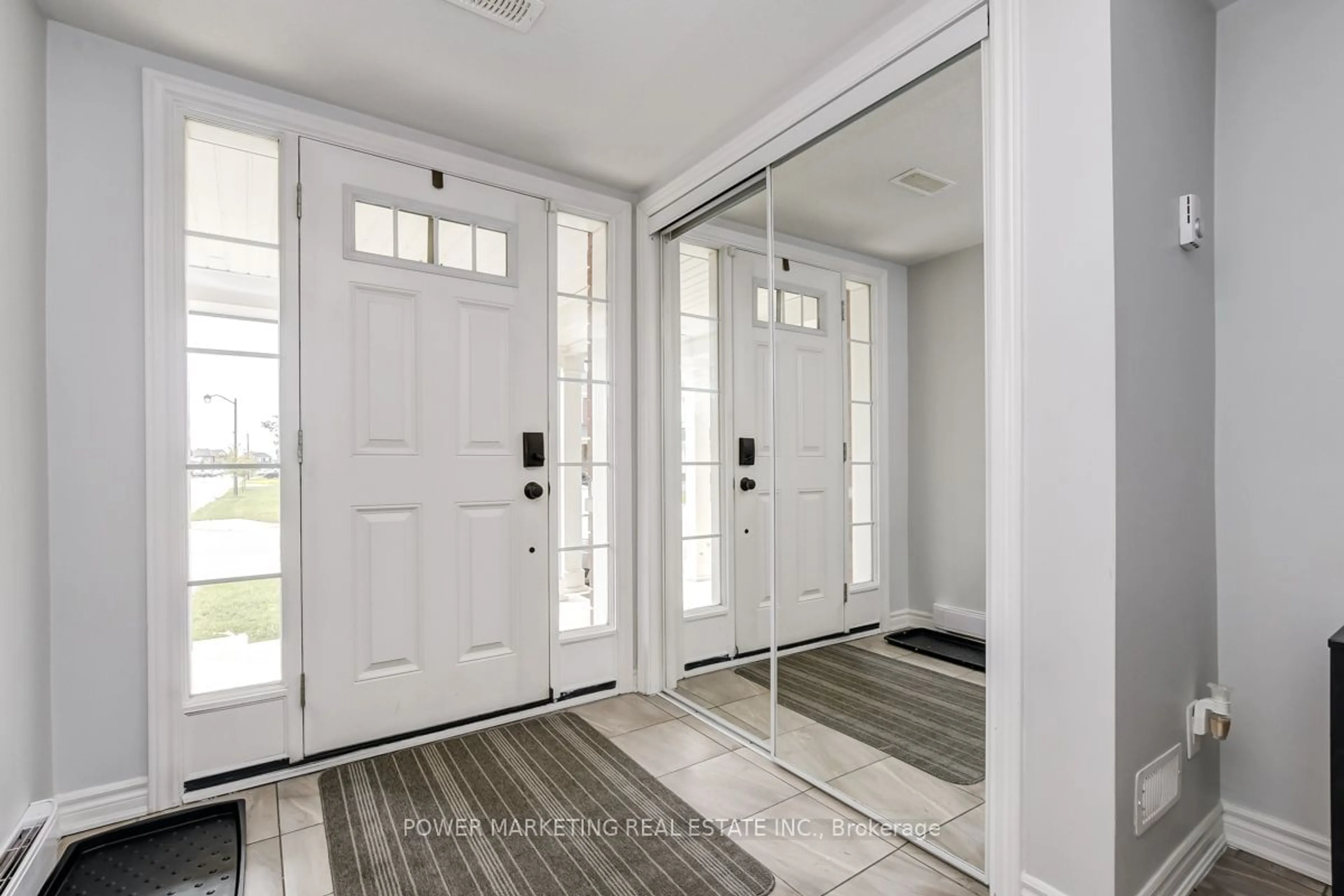 Indoor entryway for 319 Sweetfern Cres, Orleans - Cumberland and Area Ontario K4A 1A5