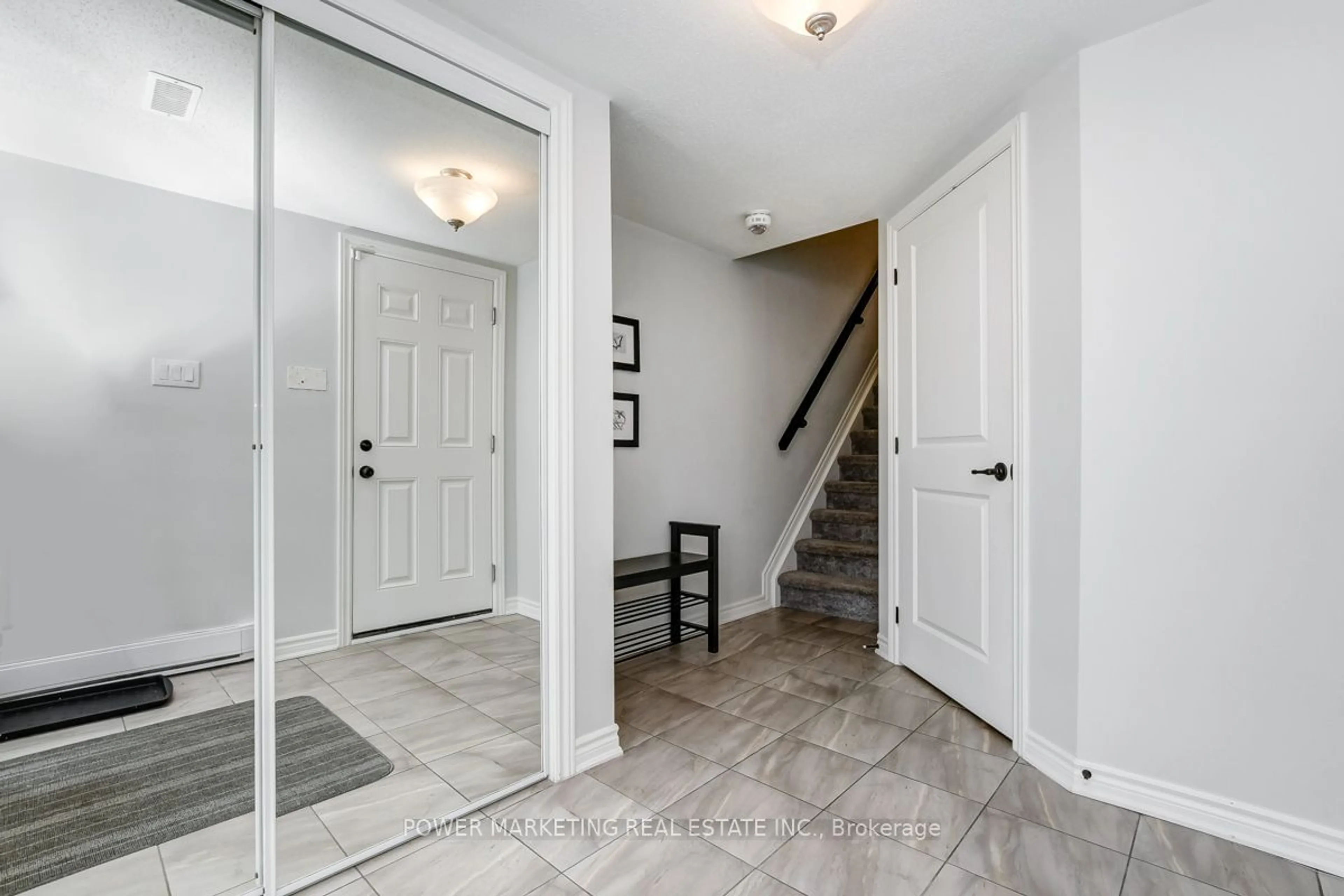 Indoor entryway for 319 Sweetfern Cres, Orleans - Cumberland and Area Ontario K4A 1A5