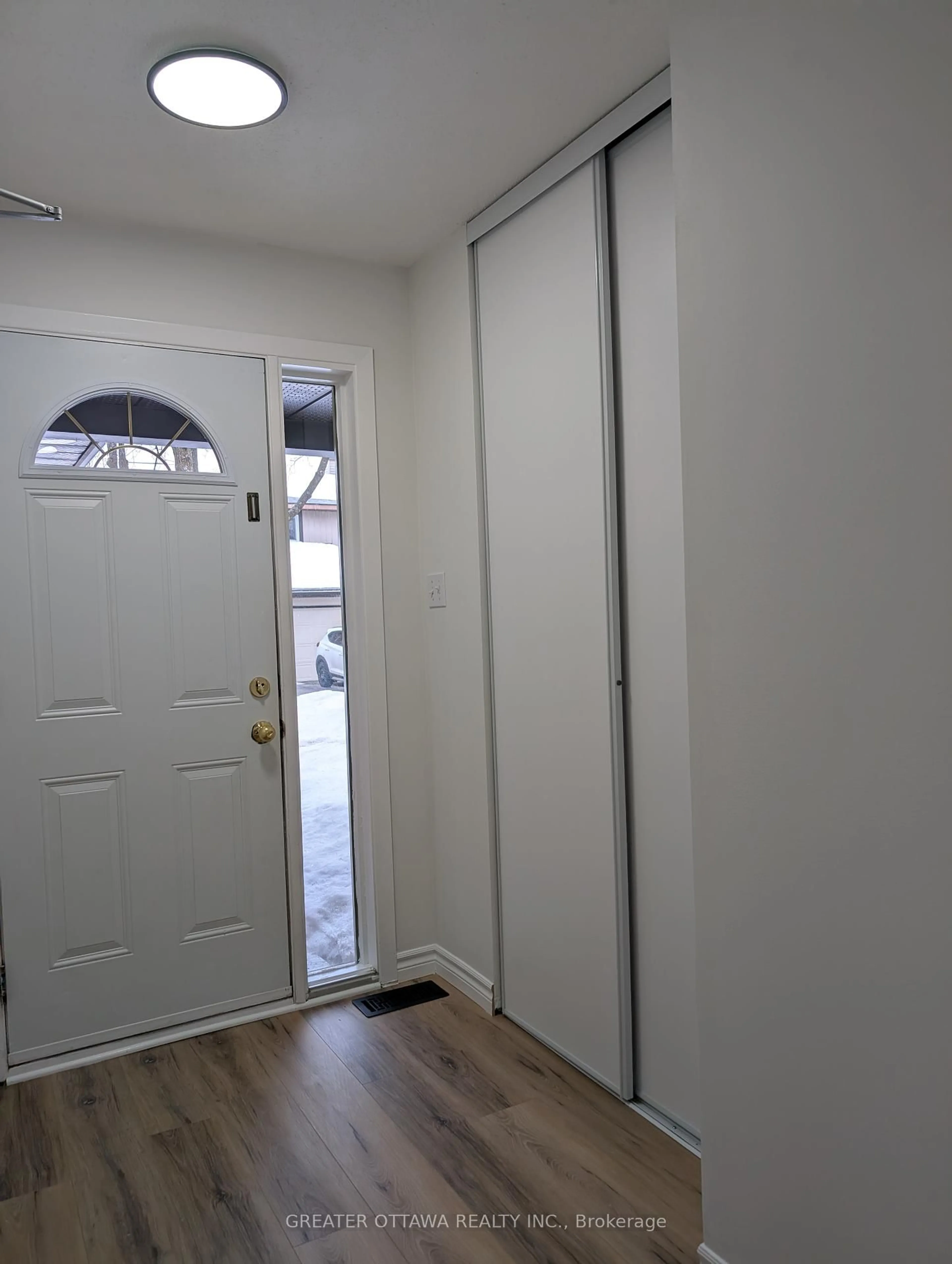 Indoor entryway for 76 Clarkson Cres, Kanata Ontario K2L 3E2