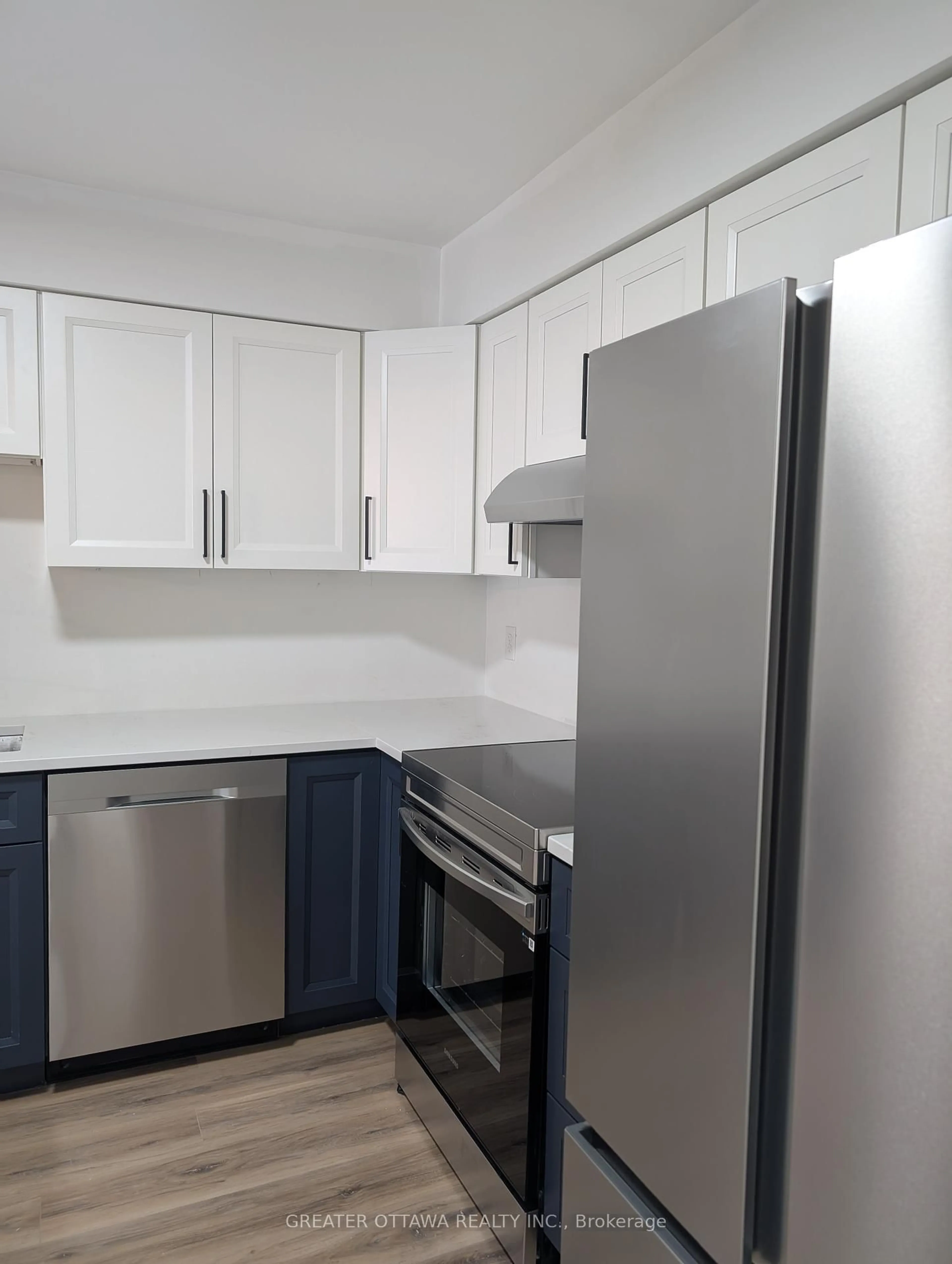 Standard kitchen, unknown for 76 Clarkson Cres, Kanata Ontario K2L 3E2