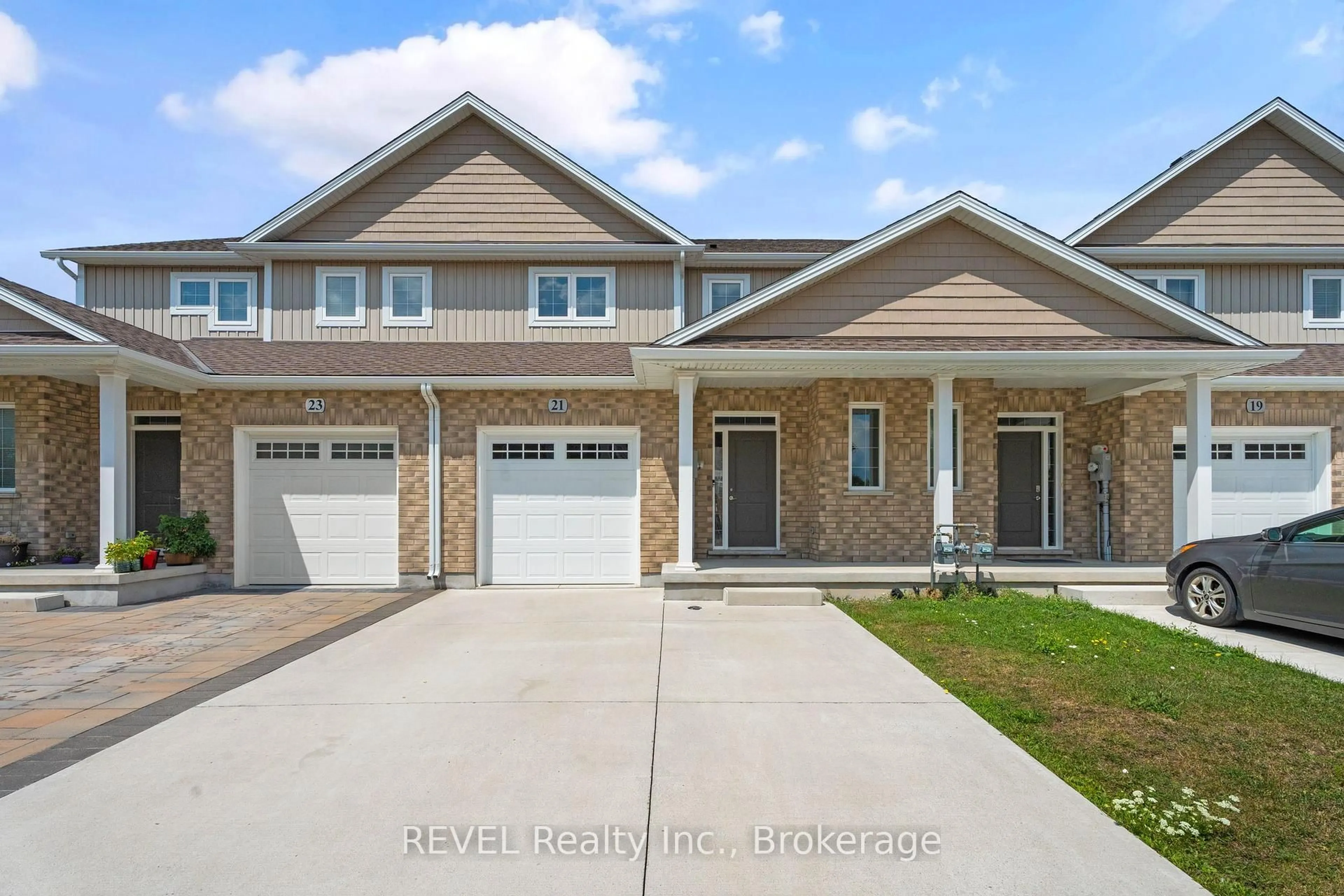 Home with brick exterior material, street for 21 Marshall Lane, St. Catharines Ontario L2P 0E8