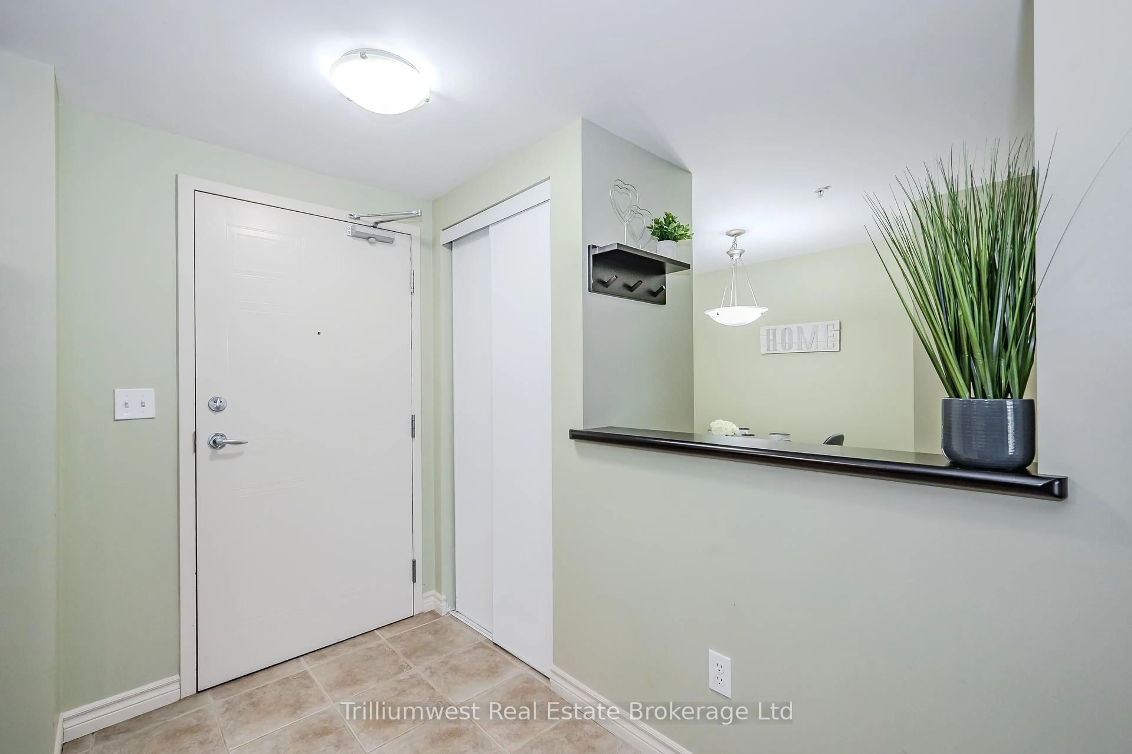 Indoor entryway for 41 GOODWIN Dr #307, Guelph Ontario N1L 0E7