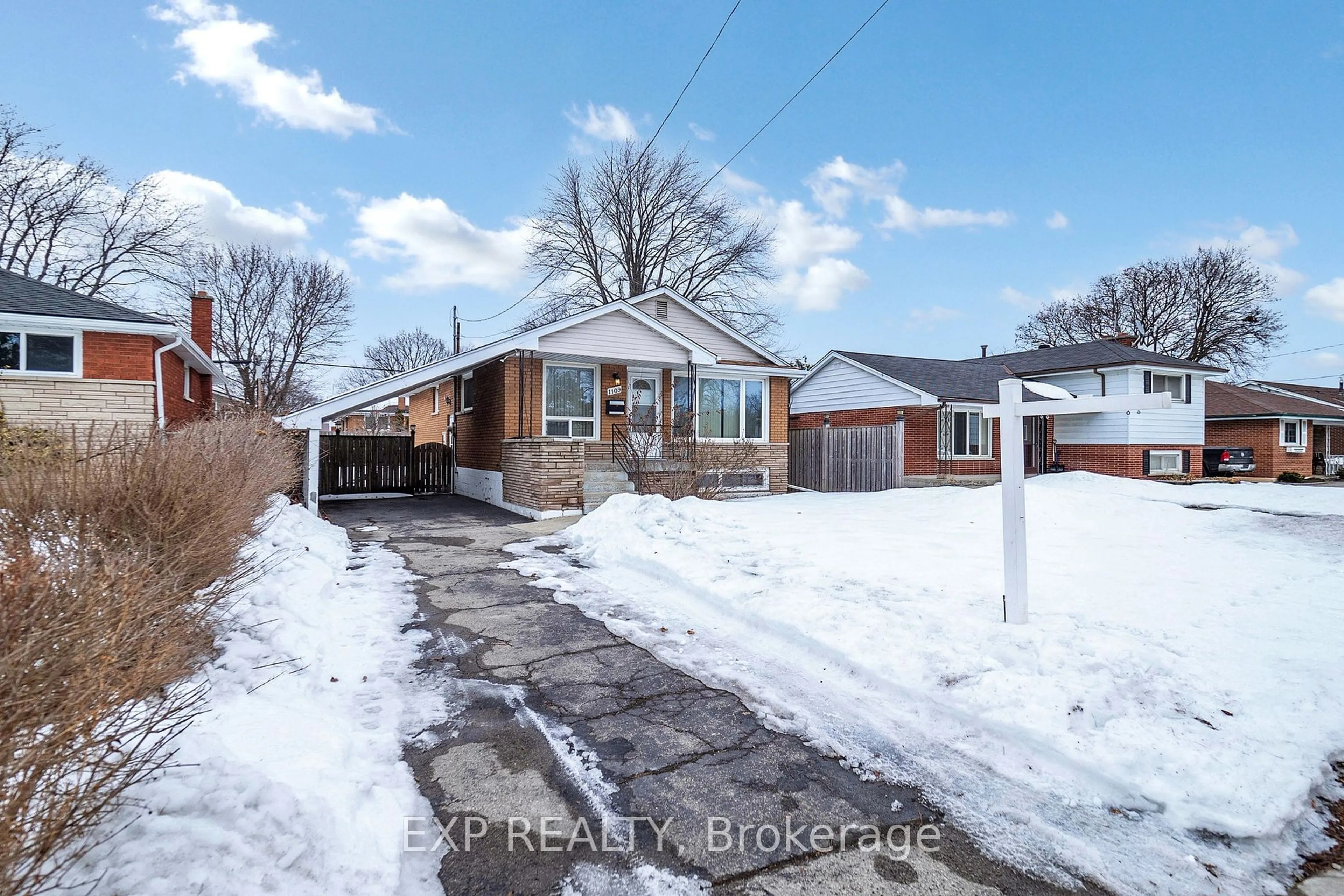 A pic from outside/outdoor area/front of a property/back of a property/a pic from drone, street for 1109 Mohawk Rd, Hamilton Ontario L8T 2S4