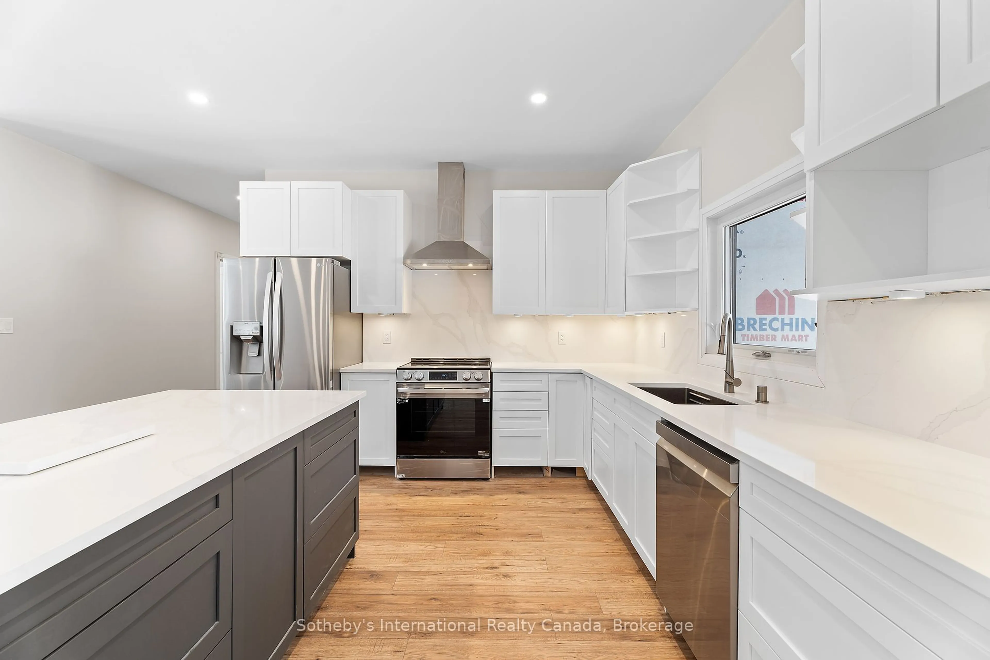 Contemporary kitchen, unknown for 1094 Laidlaw Ave, Gravenhurst Ontario L0K 2B0