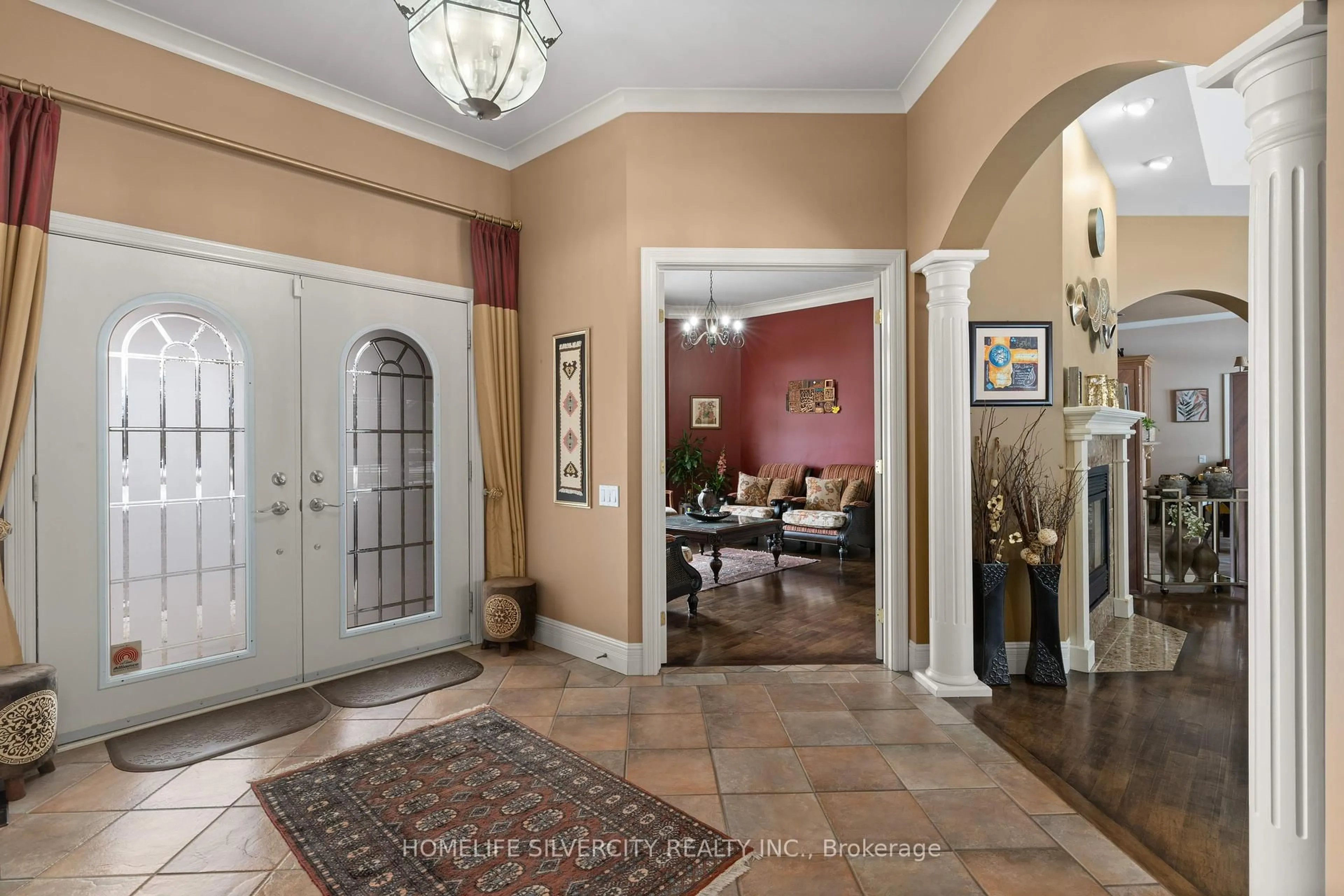 Indoor foyer for 782 Front Rd, Kingston Ontario K7M 4L9