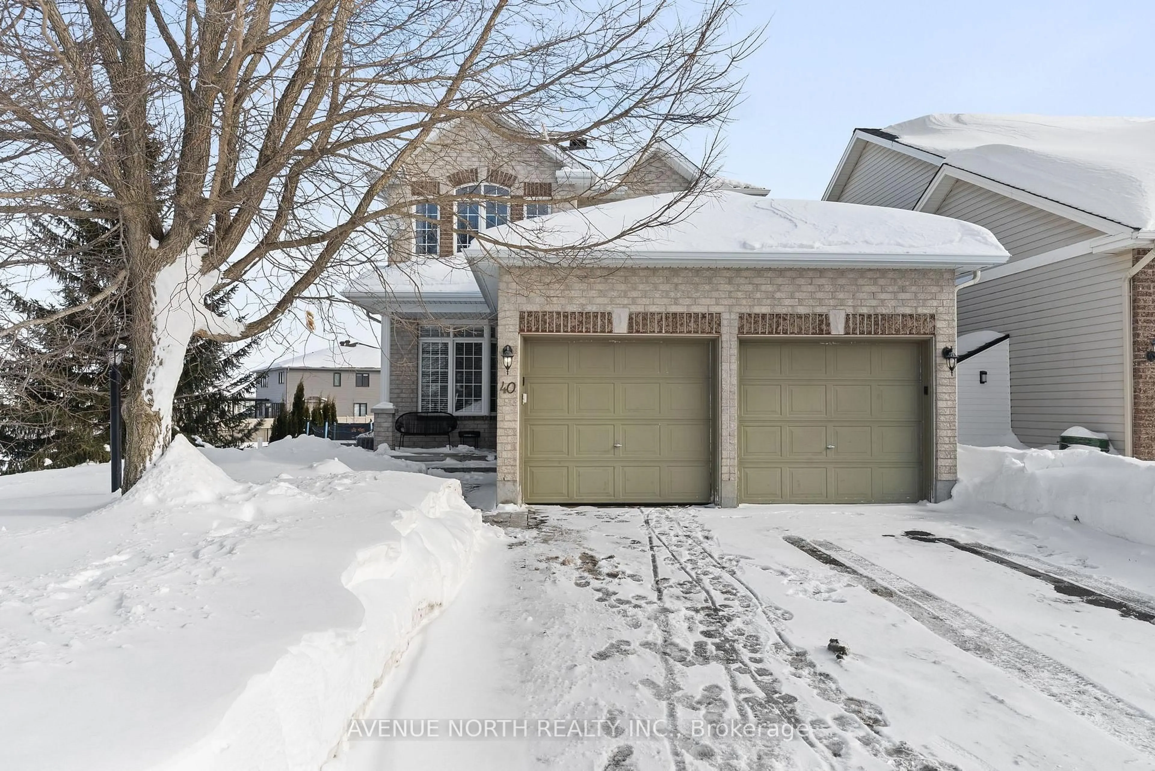 Unknown for 40 Friendly Cres, Stittsville - Munster - Richmond Ontario K2S 2B6