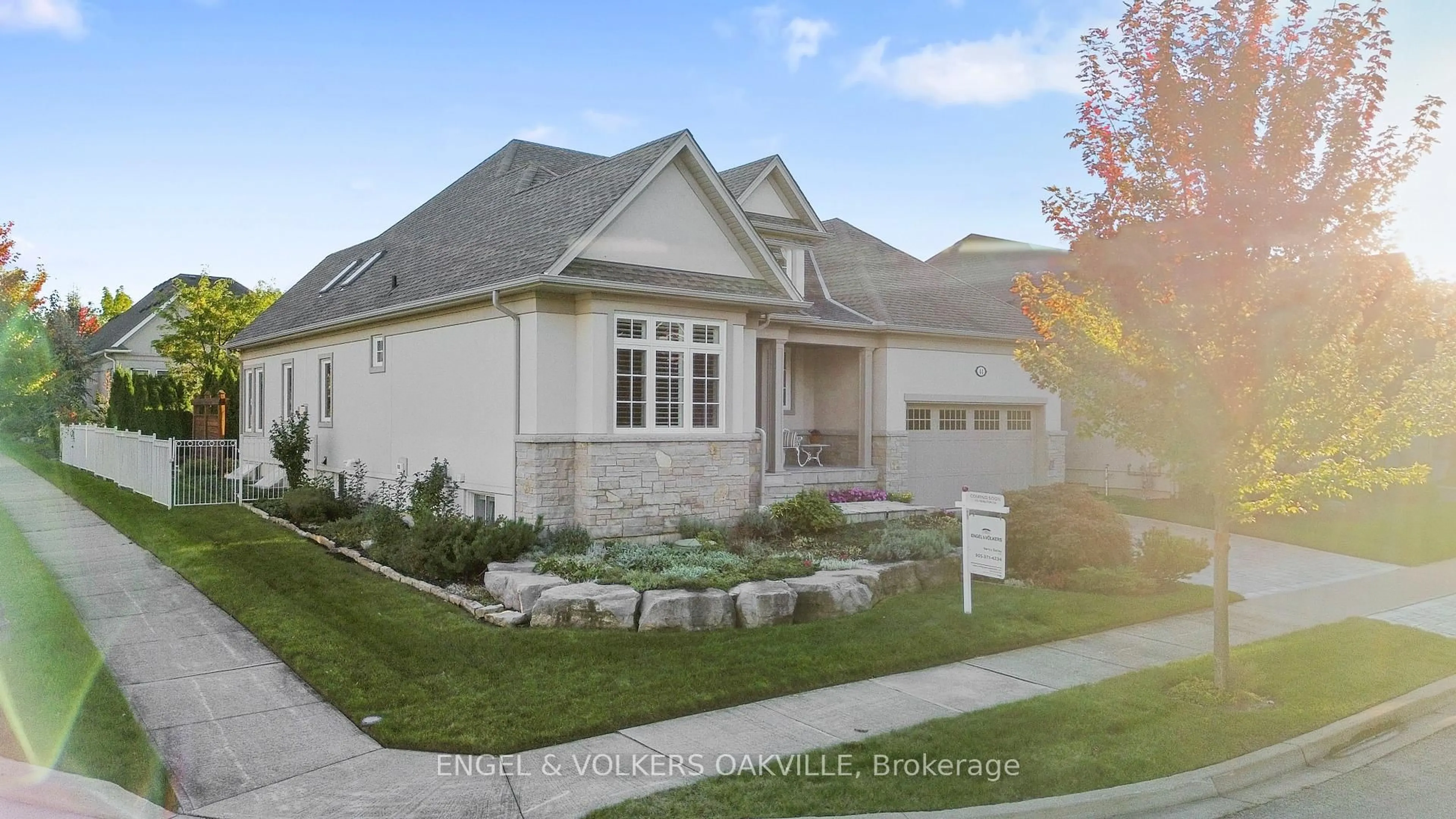 Home with brick exterior material, street for 44 Stoneridge Cres, Niagara-on-the-Lake Ontario L0S 1J1