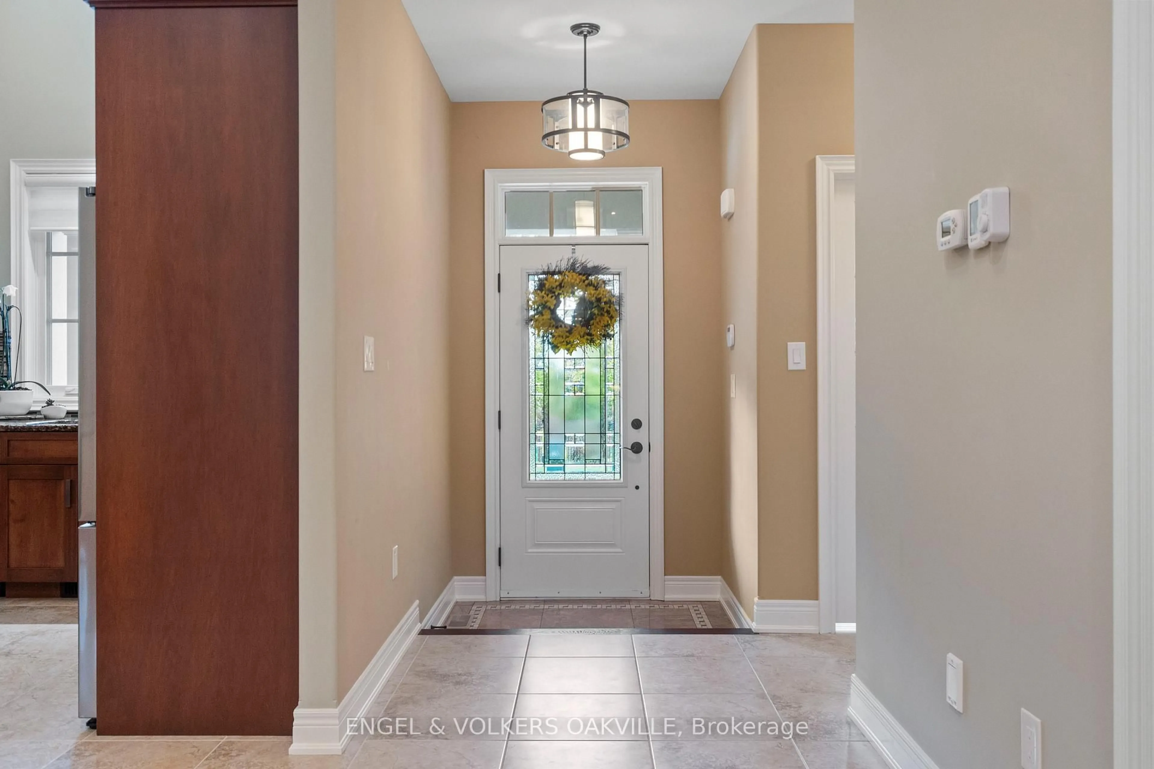 Indoor entryway for 44 Stoneridge Cres, Niagara-on-the-Lake Ontario L0S 1J1