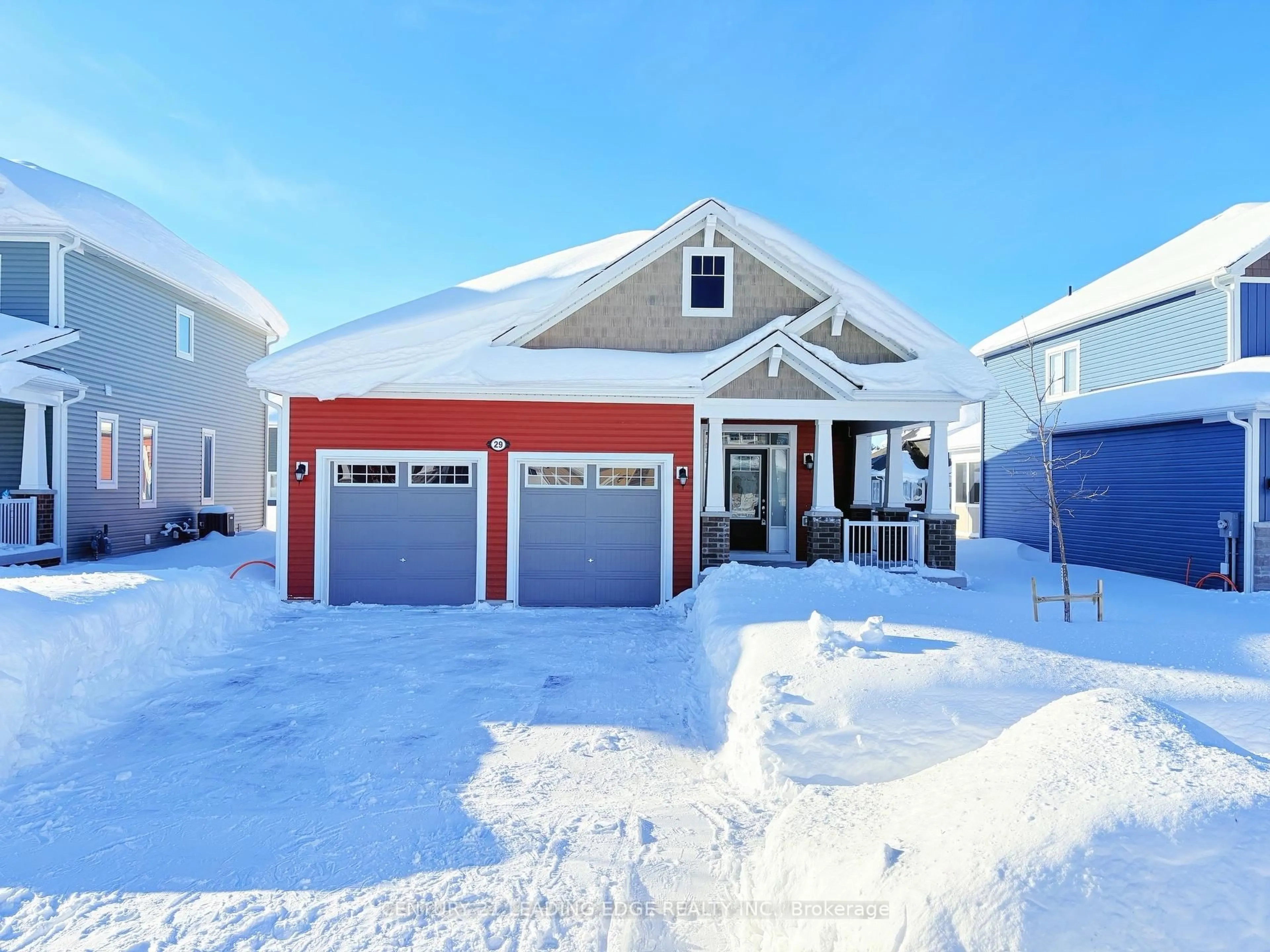 Indoor garage for 29 Dyer Cres, Bracebridge Ontario P1L 0N4