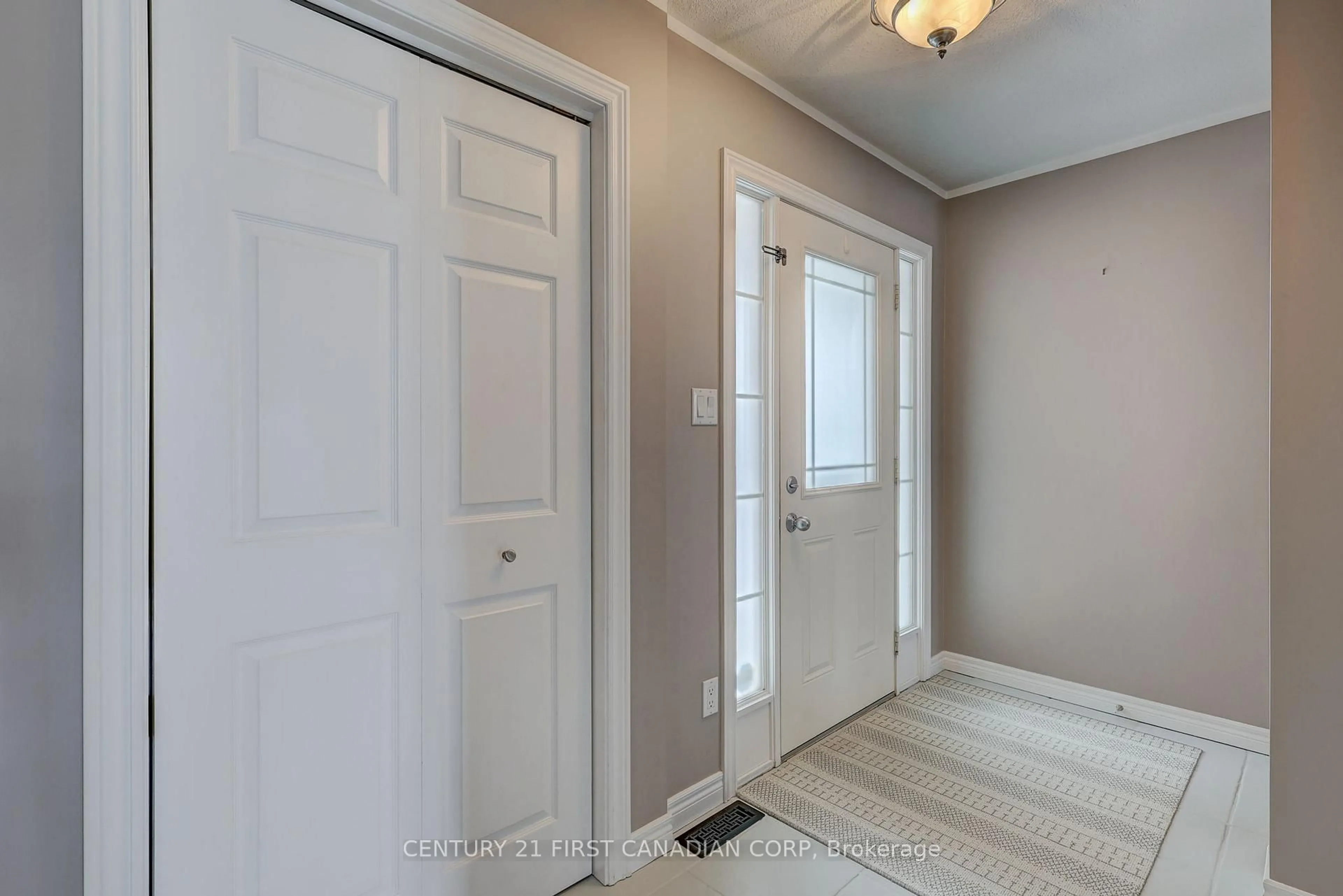 Indoor entryway for 42010 Mcbain Line, St. Thomas Ontario N5P 4P4