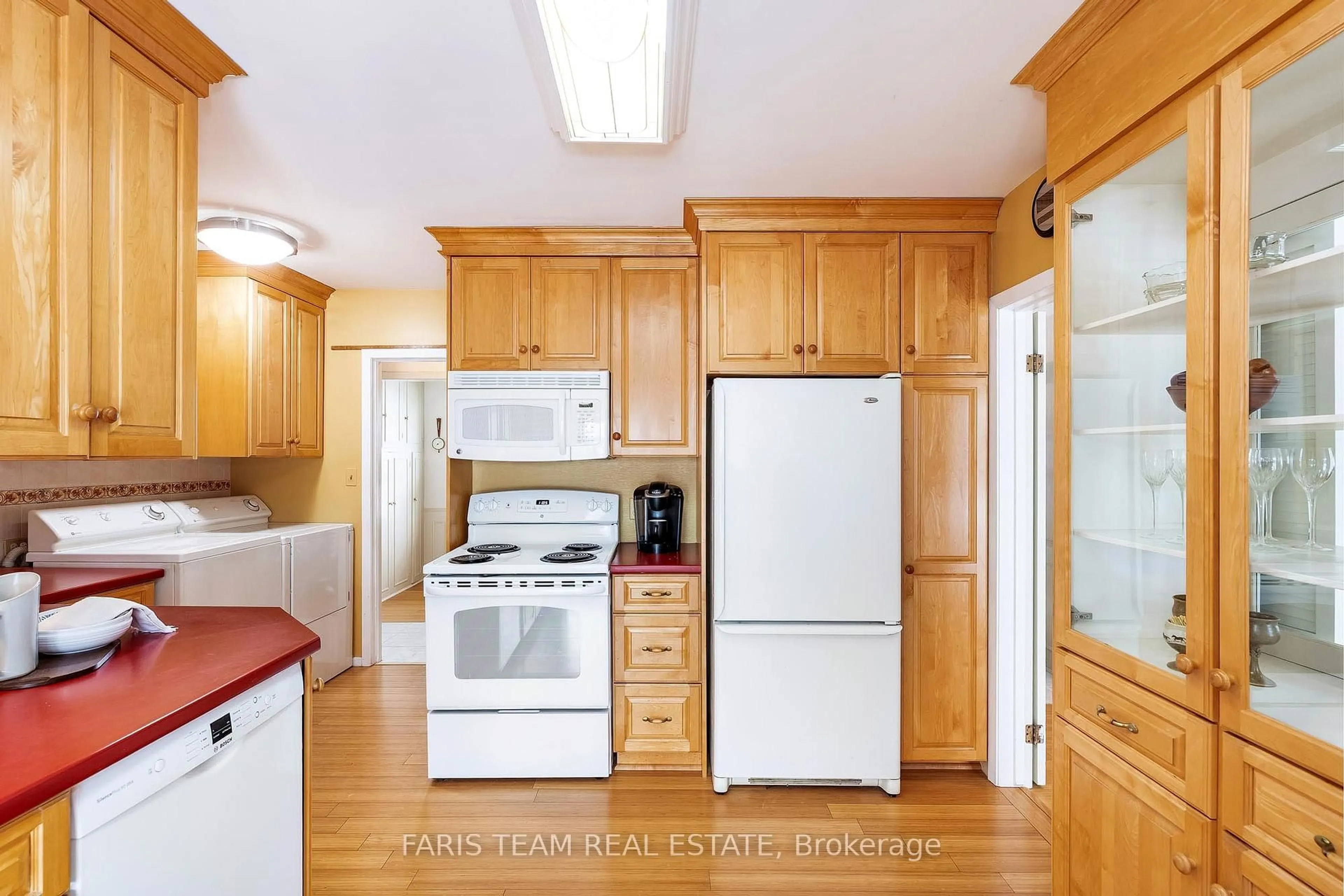 Standard kitchen, unknown for 6 Glendale Dr, Welland Ontario L3C 4Y6