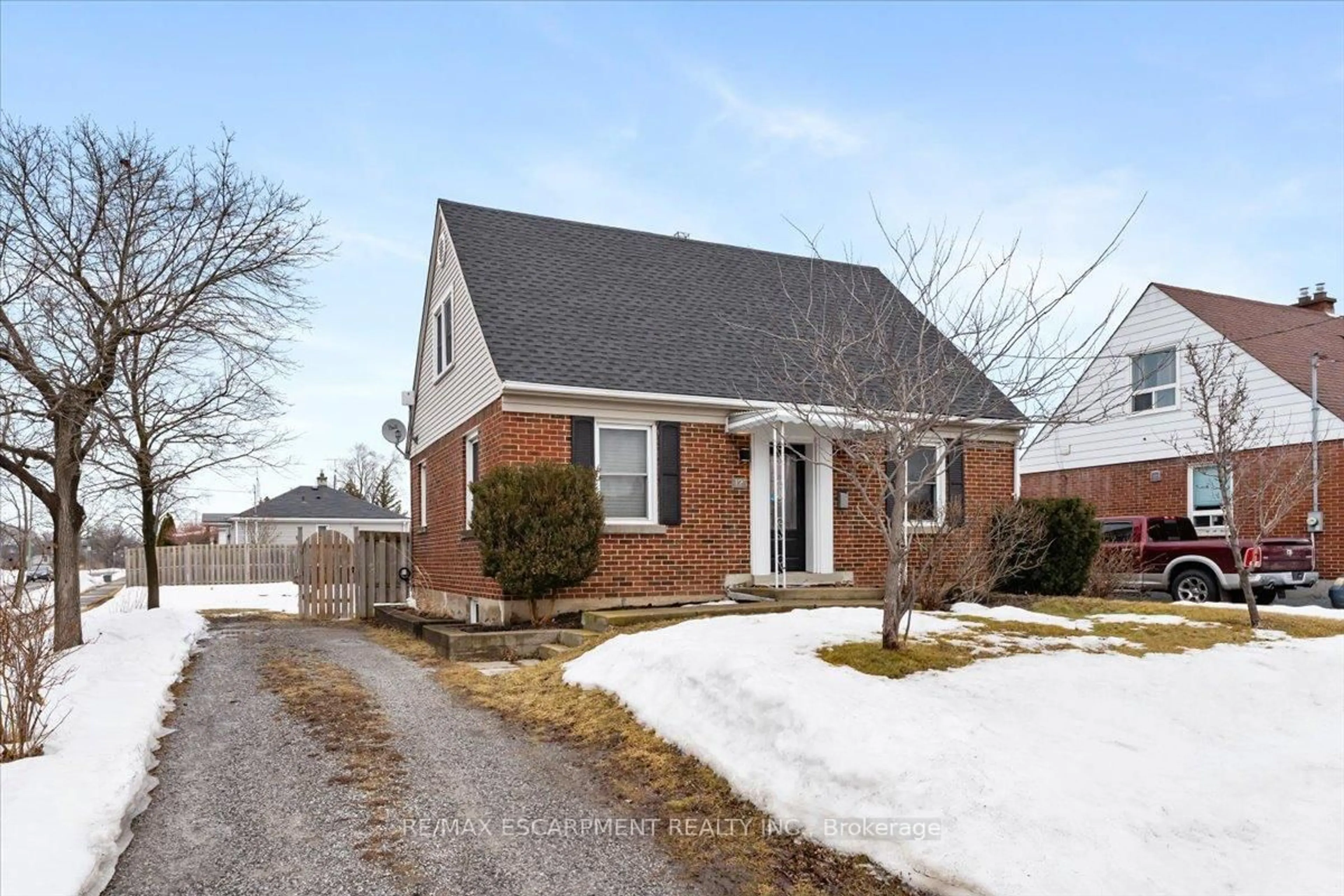 Home with brick exterior material, street for 125 Westchester Cres, St. Catharines Ontario L2P 2N6