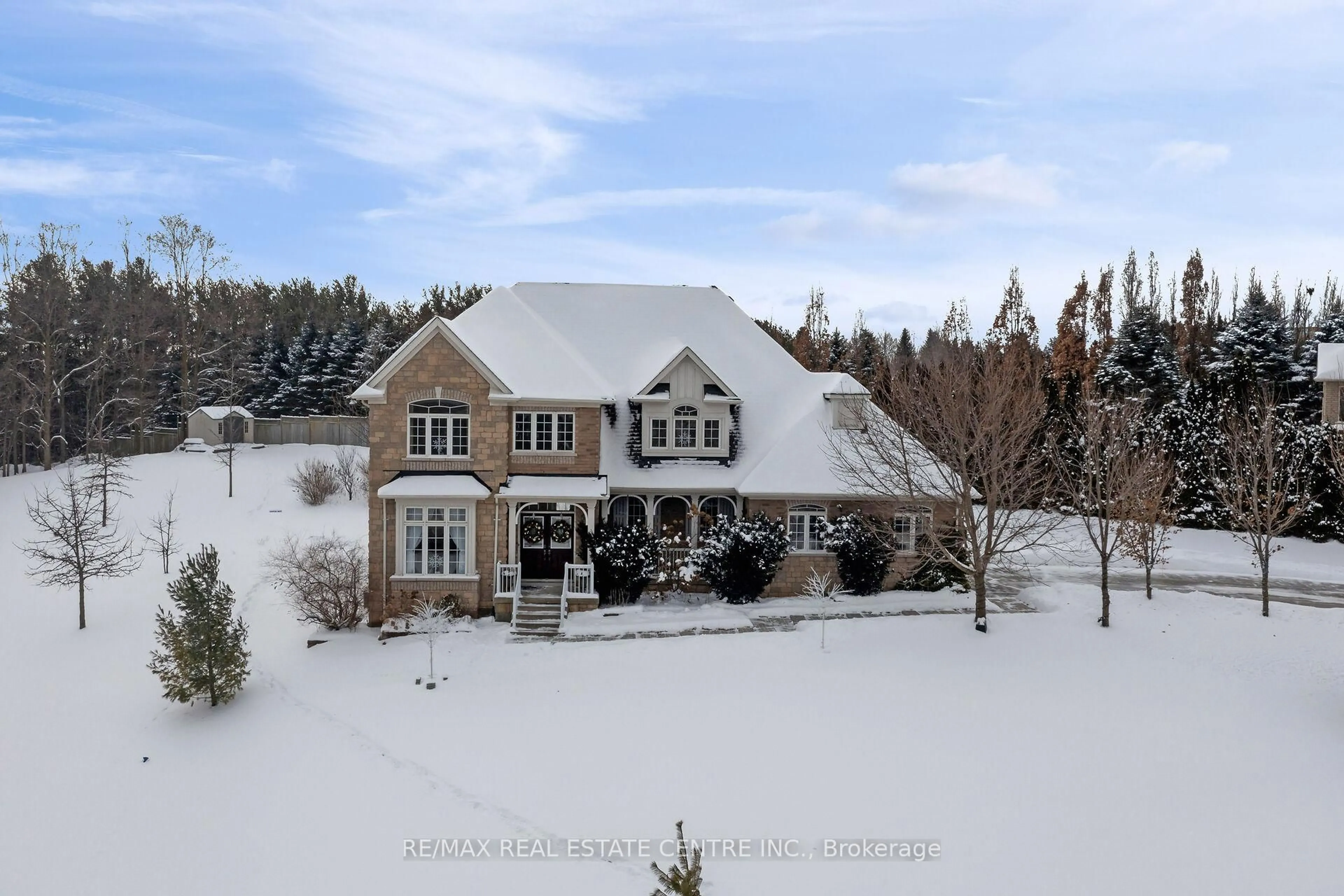 A pic from outside/outdoor area/front of a property/back of a property/a pic from drone, unknown for 15 Upper Canada Dr, Erin Ontario N0B 1Z0